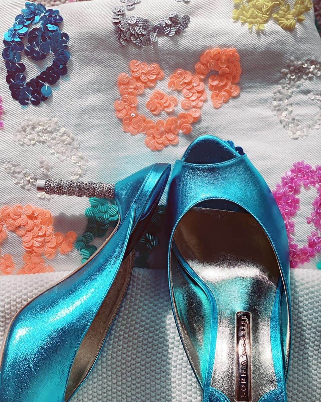 SOPHIA WEBSTERさんのインスタグラム写真 - (SOPHIA WEBSTERInstagram)「Sequins and slip-ons? Yes please ✨ S x ⁣ ⁣ #SophiaWebster #SophiaInSophias」11月5日 5時09分 - sophiawebster