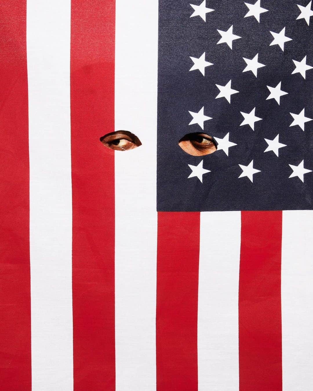Paul Octaviousのインスタグラム：「Peeking through, tell me when it’s ok to come out....🇺🇸」