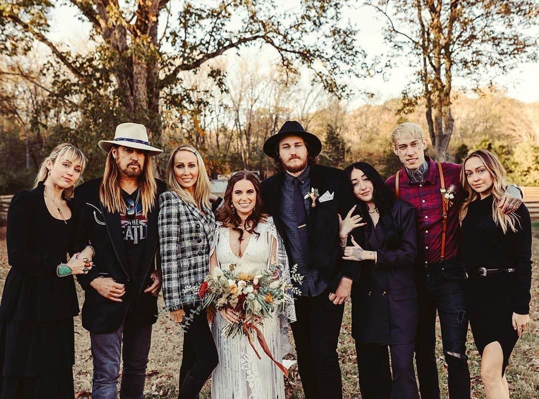 ビリー・レイ・サイラスのインスタグラム：「Happy 1 year @braisonccyrus and @stellamcyrus! What a special day this was and always will be!」