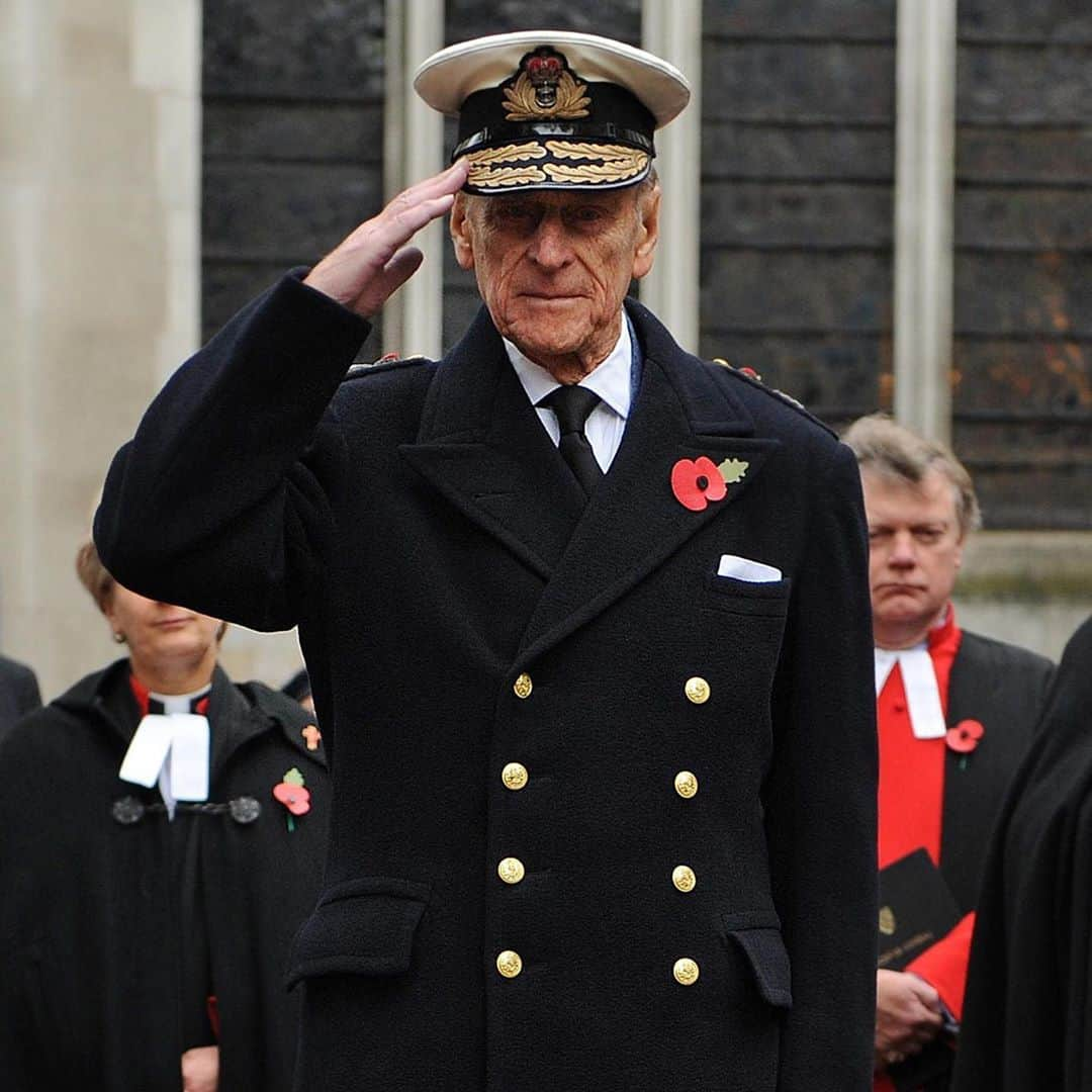 ロイヤル・ファミリーさんのインスタグラム写真 - (ロイヤル・ファミリーInstagram)「Each year in the grounds of Westminster Abbey a 'Field of Remembrance' is created: a memorial garden filled with thousands of crosses, each of which represents a member of the Armed Forces who has been lost whilst serving their country. . The Field is visited by veterans, military families and members of the public who want to pay their respects to the Fallen. . Earlier today, The Duchess of Cornwall officially opened this year’s Field of Remembrance. Her Royal Highness's father was a Captain in the 12th Lancers and saw active service in the Second World War. . The Field is not open to visitors due to the pandemic, but the public have been able to make their contributions online, with crosses being planted on their behalf by the Poppy Factory. . There will also be a virtual Field online which is still still open - follow our link in bio to contribute.」11月5日 6時10分 - theroyalfamily