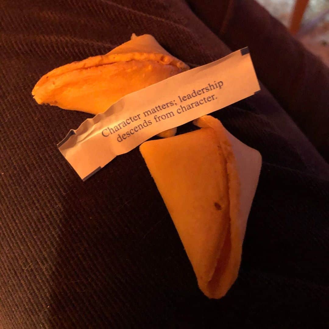 キム・キャトラルさんのインスタグラム写真 - (キム・キャトラルInstagram)「Chinese take out last night. This was my fortune cookie. @joebiden」11月5日 6時17分 - kimcattrall
