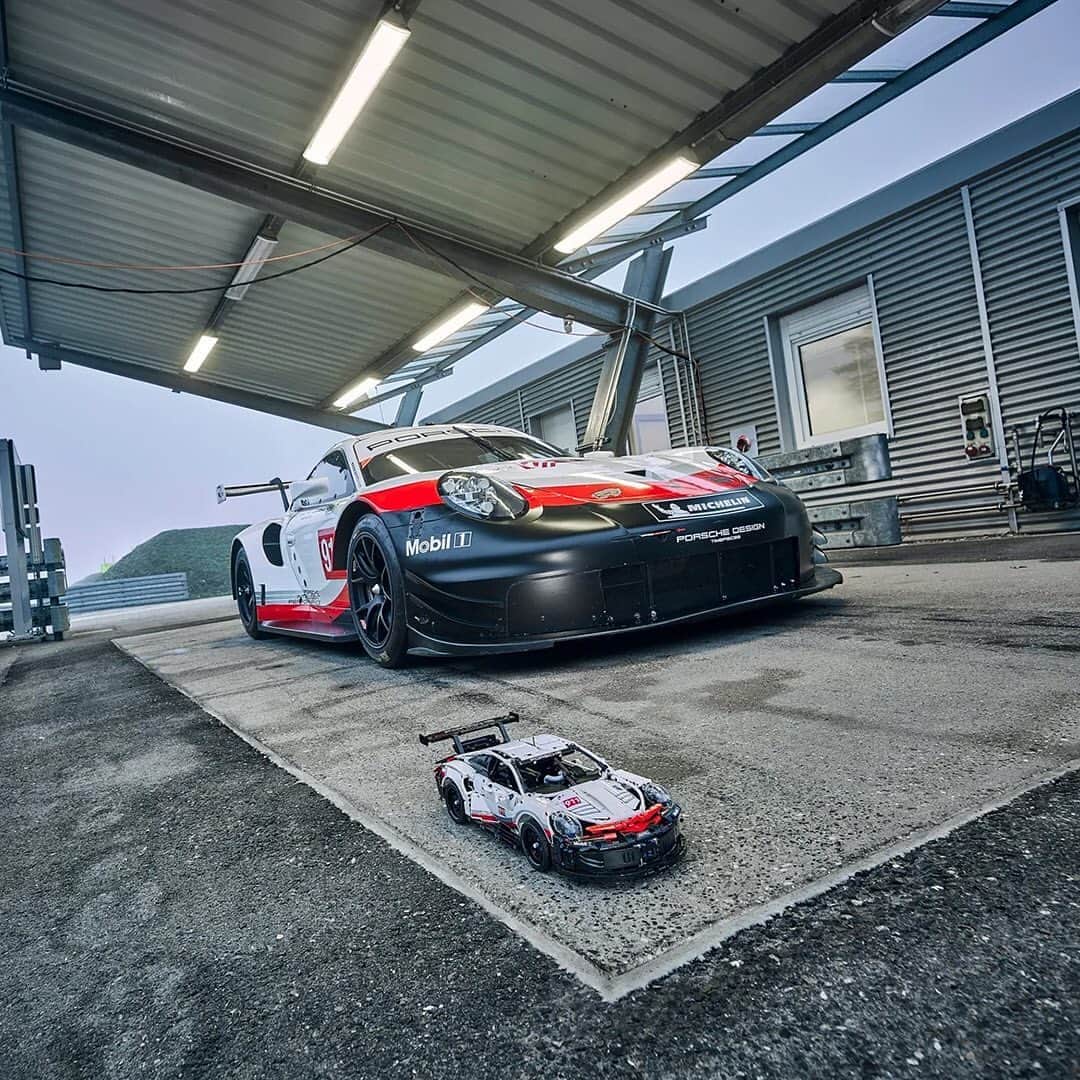 HYPEBEASTさんのインスタグラム写真 - (HYPEBEASTInstagram)「#hypeAF: @lego Technic has reimagined the @porsche Design 911 RSR. Consisting of 1,580 pieces, this extremely detailed set has captured the vehicle’s powerful appearance modeling the same sharp contours and aerodynamic mold of the actual supercar, coupled with a flurry of details to mirror its engine. LEGO's Porsche Design 911 RSR is currently available on LEGO’s website for $150 USD.⁠⠀ Photo: LEGO」11月5日 6時21分 - hypebeast