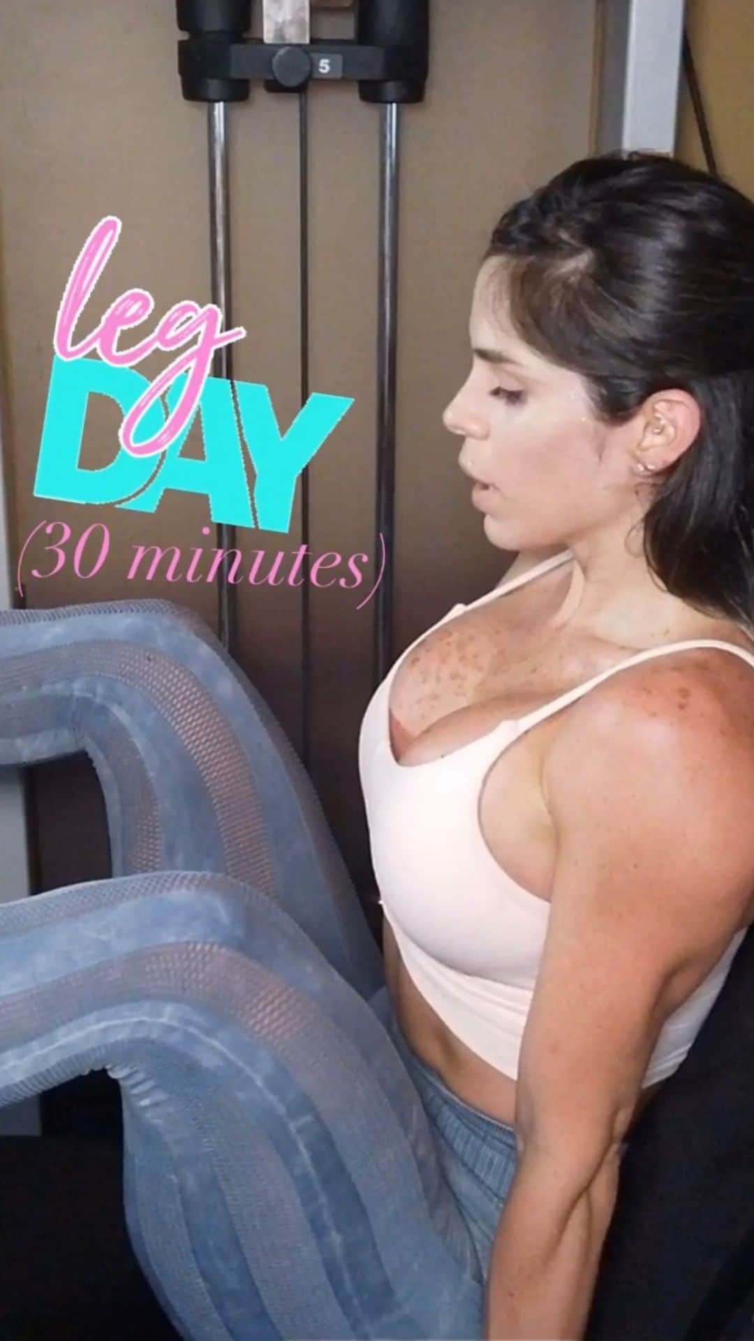 Michelle Lewinのインスタグラム：「Almost no editing or cutting... A 30 minute workout video, just let the video play and let's TRAIN THOSE LEGS: YOU... and ME🏋🏼‍♀️🏋🏽‍♀️👍🏻  This video might be boring if you are just here to only watch, but it’s the best way for you to get a great butt-kicking training with me and it's 100% real and personal.  -Save this video for your next glute and leg day, and let me know what you think!🥳👍🏻 Outfit: @one0one_101 Train with me on the app Fitplan (English y Español). Download it from my website (link in bio) and start for free! Let’s do this!😘」
