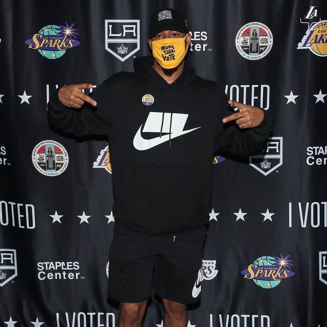 Los Angeles Lakersさんのインスタグラム写真 - (Los Angeles LakersInstagram)「Huge shoutout to @qcook323 and everyone else who came out to vote at STAPLES Center!」11月5日 6時31分 - lakers