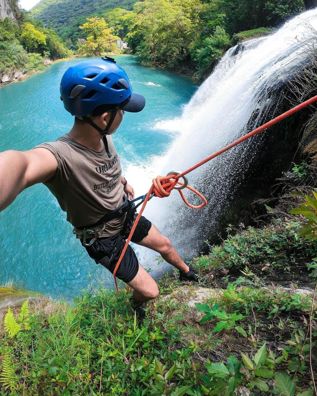 goproさんのインスタグラム写真 - (goproInstagram)「Photo of the Day: Off to the oasis with @Isaacblanco 🏝 ⠀⠀⠀⠀⠀⠀⠀⠀⠀ @GoProMX #GoProMX #GoPro #Rappelling #Mexico」11月5日 6時36分 - gopro