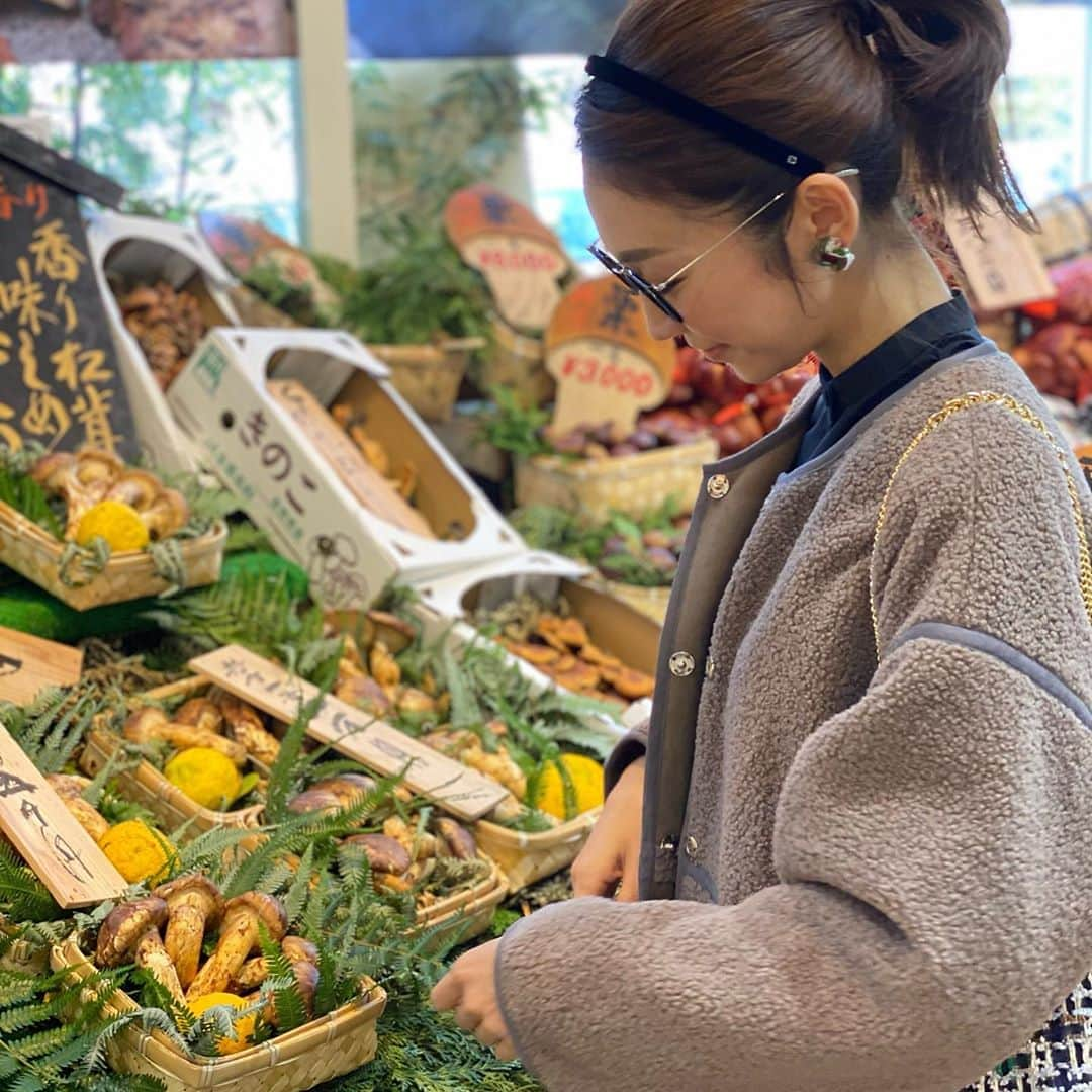 木本泉さんのインスタグラム写真 - (木本泉Instagram)「-﻿ 松茸〜🍄﻿ ﻿ 思う存分、松茸ごはんを食べます😋😋😋﻿ 今日の夕飯が楽しみでなりません🙏﻿ ﻿ #神崎屋#松茸#秋#旬の食材#大好物」11月5日 17時41分 - izumikimoto