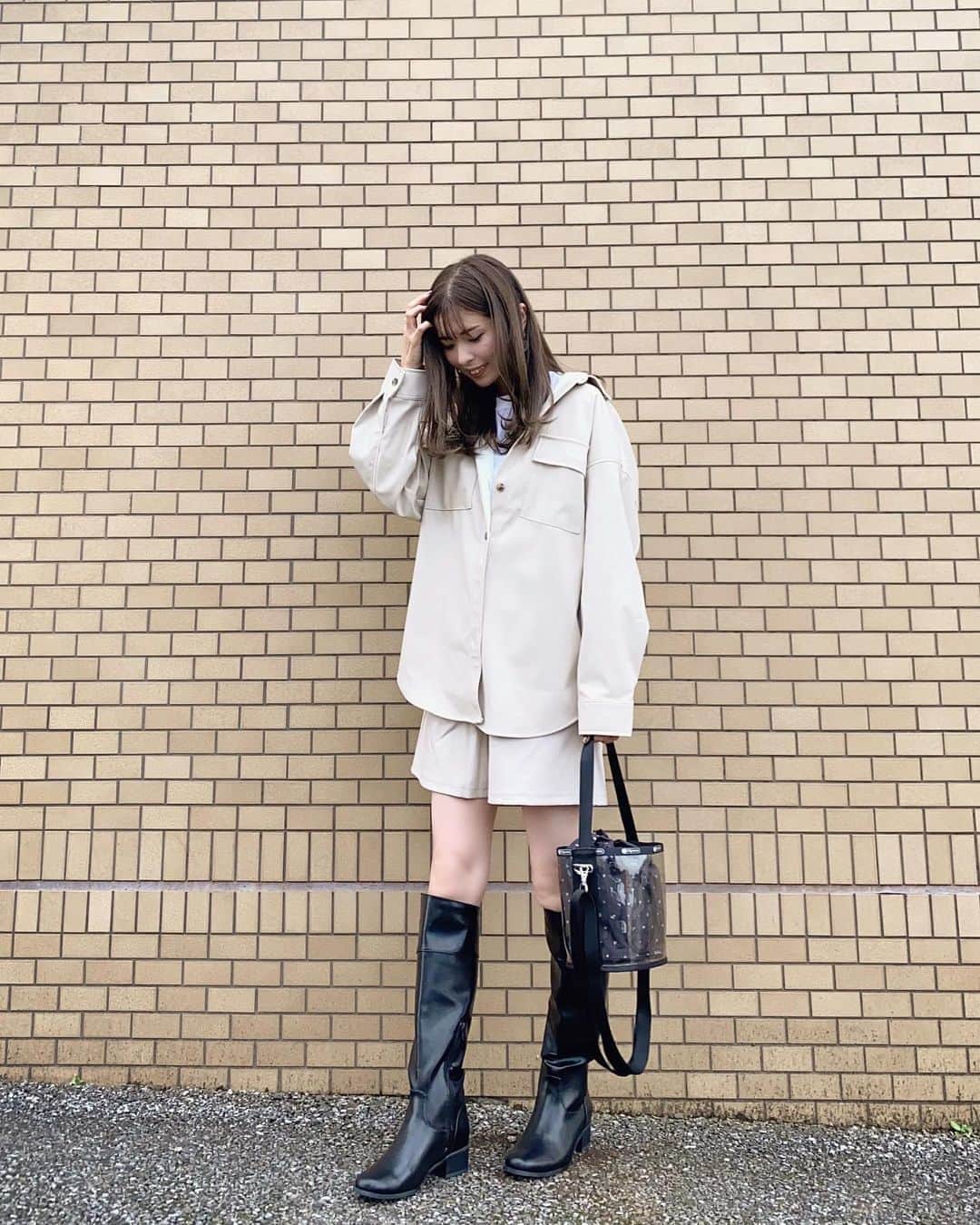 haruru0724さんのインスタグラム写真 - (haruru0724Instagram)「#code . . 先日も載せたコーデ❤︎ シャツもボトムスもブーツも @gu_for_all_ だよ😊 シャツとボトムスは色合わせて セットアップ風にしてみた💕 . . . #gu_for_all #GUstyle #gumania #guコーデ #guコーデ部 #gu新作 #大人gu部 #レスポートサック #lesportsac #ママコーデ #ママファッション #プチプラコーデ #シンプルコーデ #大人カジュアル #カジュアルコーデ #きれいめカジュアル #大人可愛い #きれいめコーデ #30代ファッション #30代コーデ #着回しコーデ #今日のコーデ #コーデ #モノトーンコーデ #レザーパンツ #レザージャケット #ロングブーツ #mamagirl #오오티디」11月5日 17時42分 - haruru0724