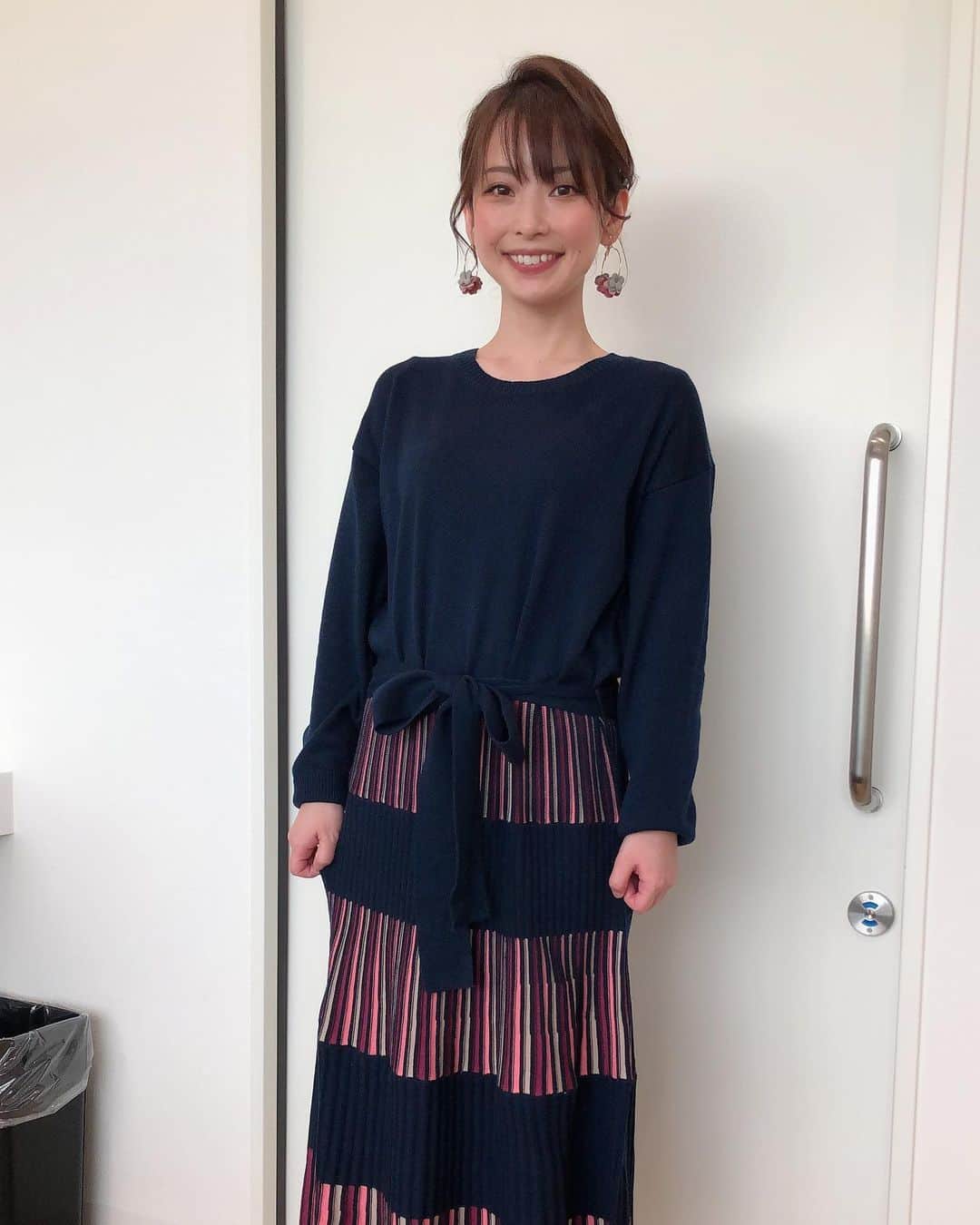 奈良岡希実子のインスタグラム：「きょうのミヤネ屋の衣装です。 可愛いイヤリング用意してもらっていたのに、つけないまま出てしまいました、、、反省！  #ミヤネ屋 #気象予報士 #衣装」