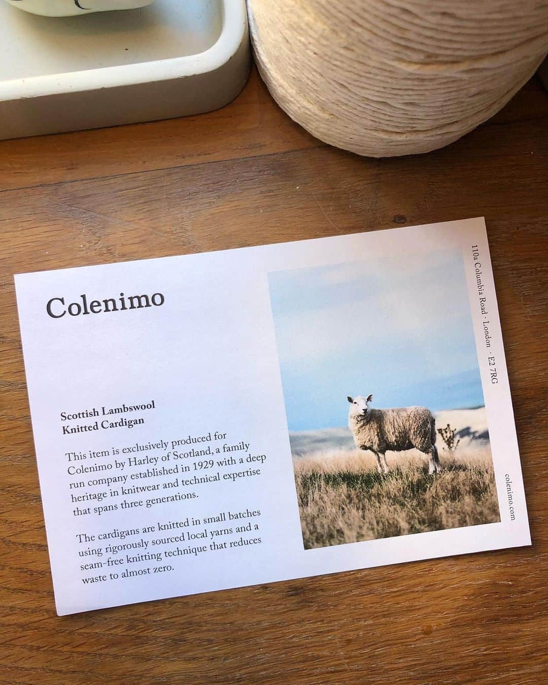 コレニモさんのインスタグラム写真 - (コレニモInstagram)「All about this beautiful natural yarn: Scottish Lambs wool. So soft, light and warm🧶🐑🥰#colenimo #knitcardigan #madeinscotland #colenimoshop #columbiaroad」11月5日 17時42分 - colenimo