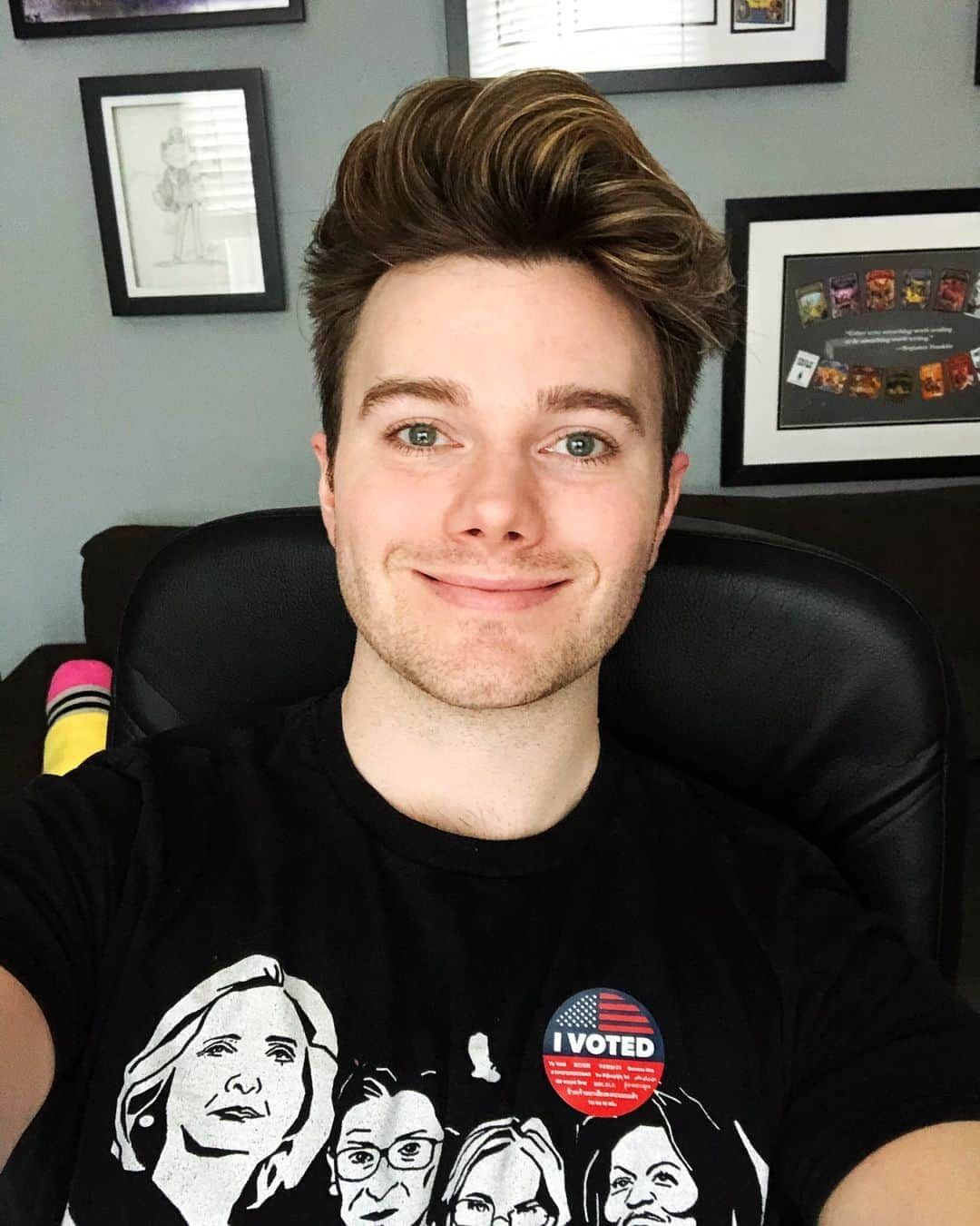 クリス・コルファーのインスタグラム：「11/3/20  @chriscolfer twitter & IG  Please, please, please, please, please go out and #vote  today. The future is counting on you. #BidenHarris2020 🇺🇸」