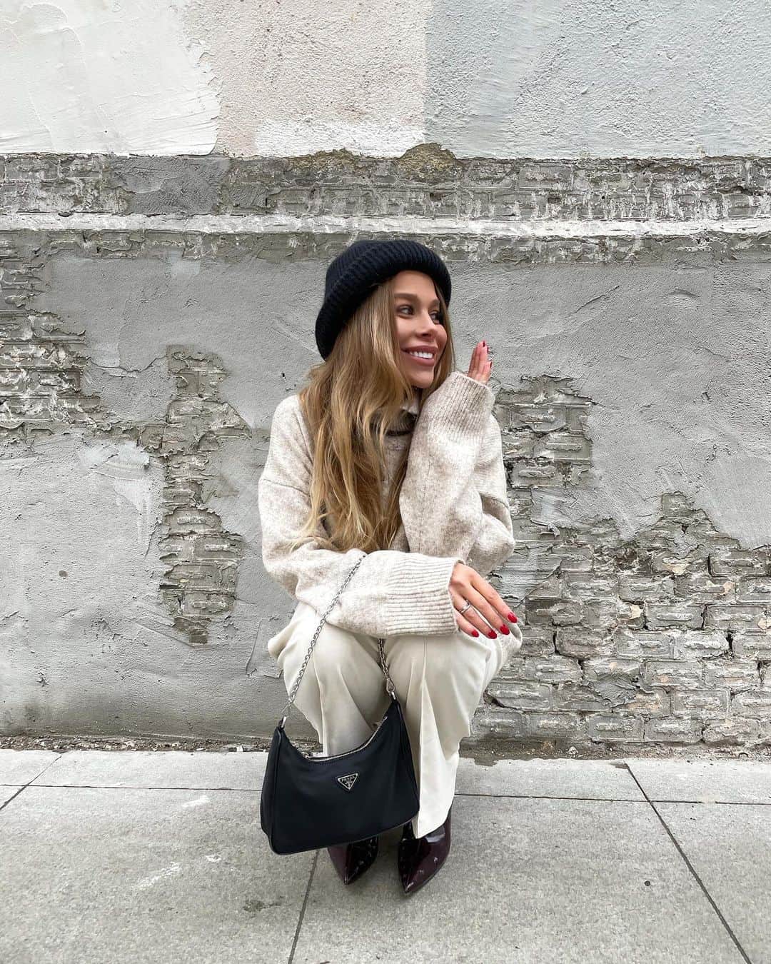 Anyuta Goldenのインスタグラム：「Что там увидела 🤪」
