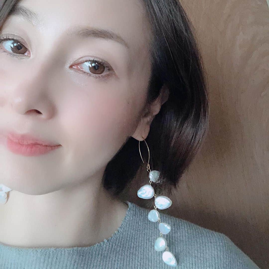 麻生裕子さんのインスタグラム写真 - (麻生裕子Instagram)「結構前に買ったものの、マスク生活でなかなか着ける機会がなかったピアス🥰 今日は大好きな人とのランチだったのでつけてみた✨  やっぱり大ぶりのピアスは顔周りが華やかになる😉  #ピアス　#久々のおめかし　#話尽きず　#楽しかった〜」11月5日 16時24分 - yukoasoh