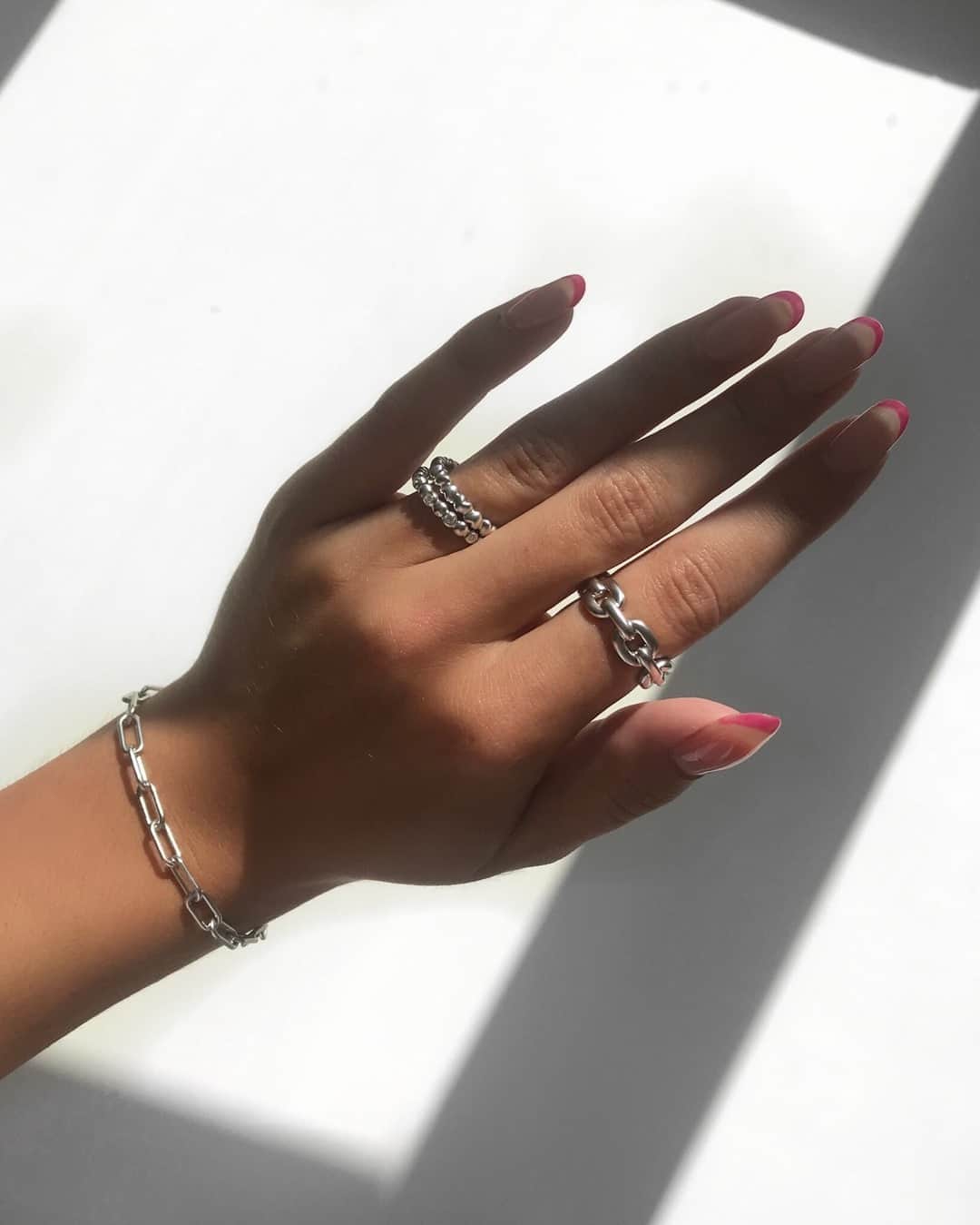 ジュリーサンドラゥさんのインスタグラム写真 - (ジュリーサンドラゥInstagram)「There is a direct ‘link’ between happiness and jewelry 🔗⠀⠀⠀⠀⠀⠀⠀⠀⠀ Wear it. Stick it. Flaunt it! - Our Link Collection 🤍⠀⠀⠀⠀⠀⠀⠀⠀⠀ ⠀⠀⠀⠀⠀⠀⠀⠀⠀ ⠀⠀⠀⠀⠀⠀⠀⠀⠀ #juliesandlau #juliesandlaujewelry #jewelry #link #collection #silver #pieces #styling #inspiration #sunlight @ceciliethurecht」11月5日 16時30分 - juliesandlau