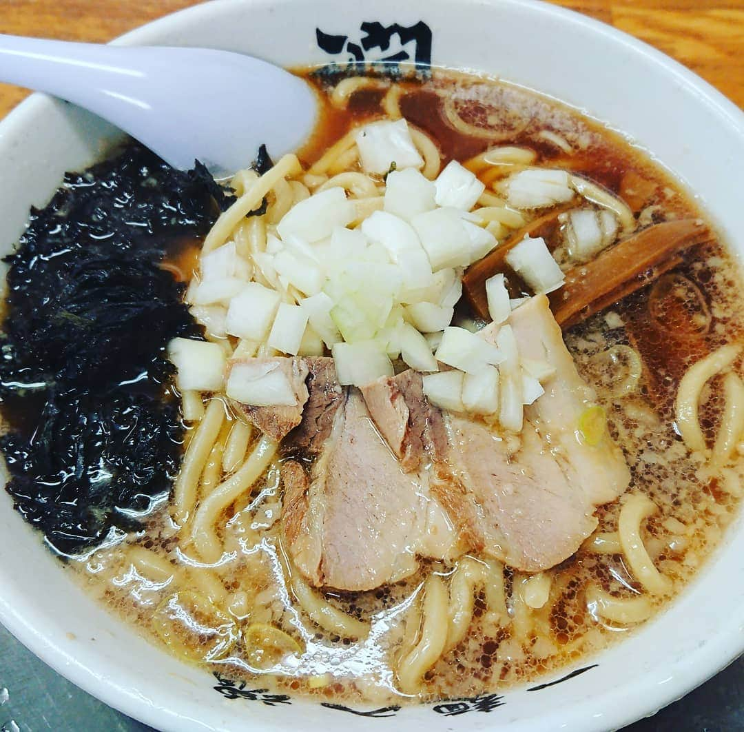 伊勢みずほさんのインスタグラム写真 - (伊勢みずほInstagram)「一麺入魂‼️ 冷えた体に脂注入しました🍜❗  ぽかぽかになったぁ😆🎵  #潤 #ラーメン潤 #ラーメン #ラーメン好きと繋がりたい #ラーメンすたぐらむ #らーめん女子 #麺活 #めんすたぐらむ #温活 #ラーメン部 #新潟ラーメン部  #背脂ラーメン #背脂 #太麺 #ラーメン食べ歩き #ラーメン好きな人と繋がりたい #ラーメン店 #麺スタグラム #一日麺入魂 #ごちそうさまでした🙏 #伊勢みずほ #アナウンサー #フリーアナウンサー」11月5日 16時31分 - isemizuhoo