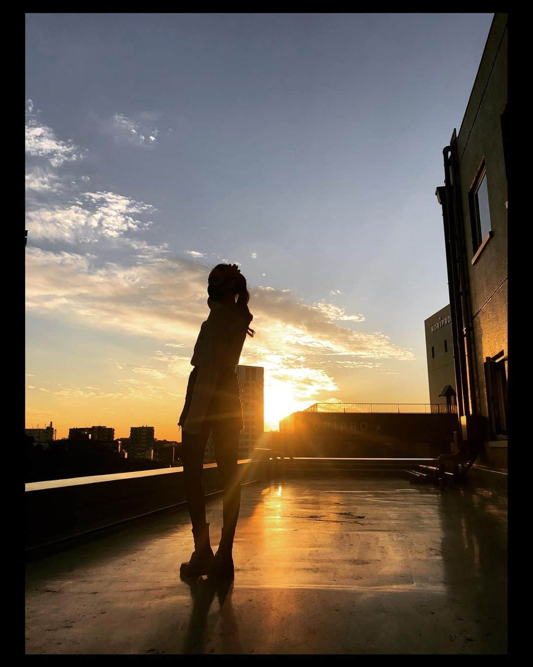 蔵歩実さんのインスタグラム写真 - (蔵歩実Instagram)「🌇♥️ . . 📷..マネージャーさん♥️  . . #事務所 #booze #ホリプロ #夕日 #目黒 #japanese #japanesegirl #일본 #일본인 #일본사람#東京 #tokyo #도쿄 #モデル #model#모델 #followme  #高身長 #高身長女子 #instalove #ootd」11月5日 16時33分 - ayumi_kura_