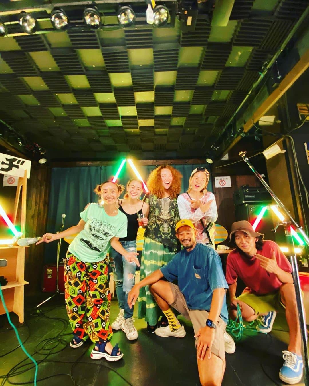 のインスタグラム：「今日は 21時からツイキャスプレミアライブ！ゲストに CHAN-MIKAことチャンちゃんが来てくれます🏠 live at HOME  link in bio!  https://twitcasting.tv/c:oceanoceanmusic/shopcart/33292」