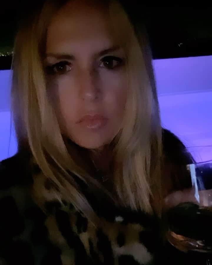レイチェル・ゾーのインスタグラム：「I’ll be waiting...#allnight #letsdothis 🙏🏻❤️🤍💙🍷 XoRZ」
