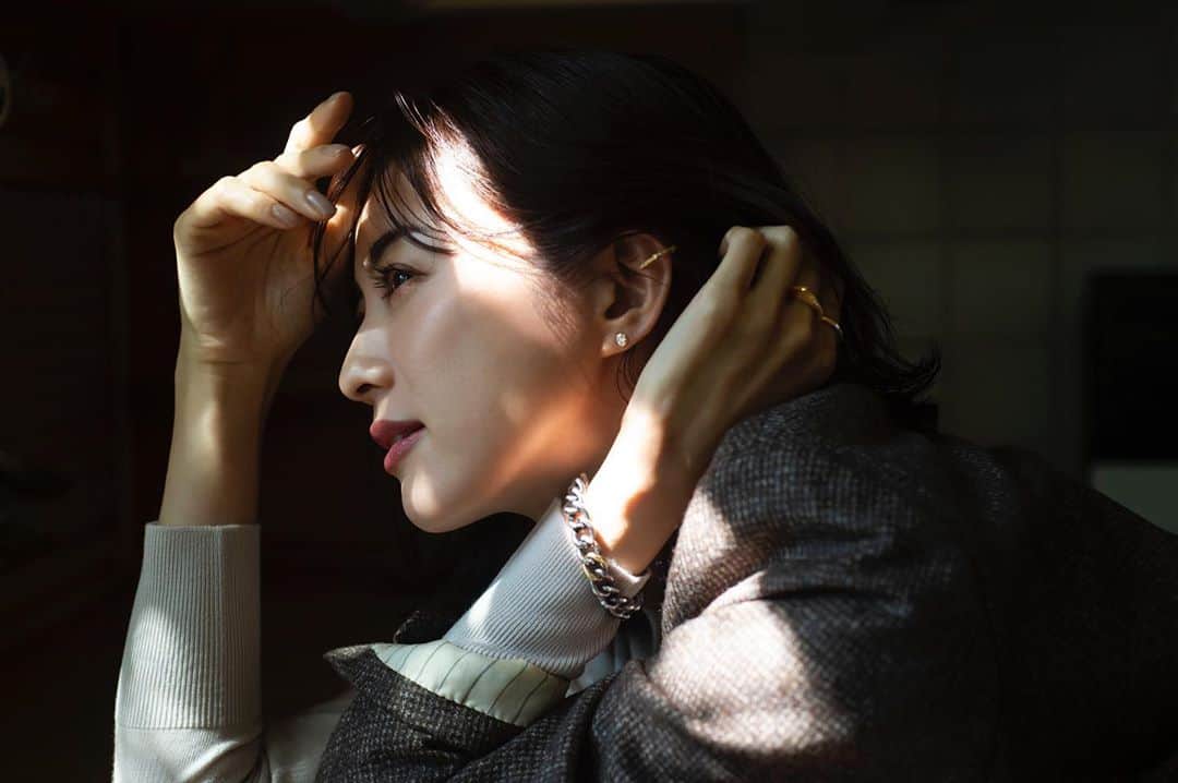 花盛友里のインスタグラム：「Shooting for @story_love40  れいこさんに呼んでいただいてはじめてのSTORYの撮影。 すっごく楽しかったー！  飾らなくて気さくで、何よりとっっても美しい！  メンバーも素敵な人たちすぎて、幸せな日でした♡」