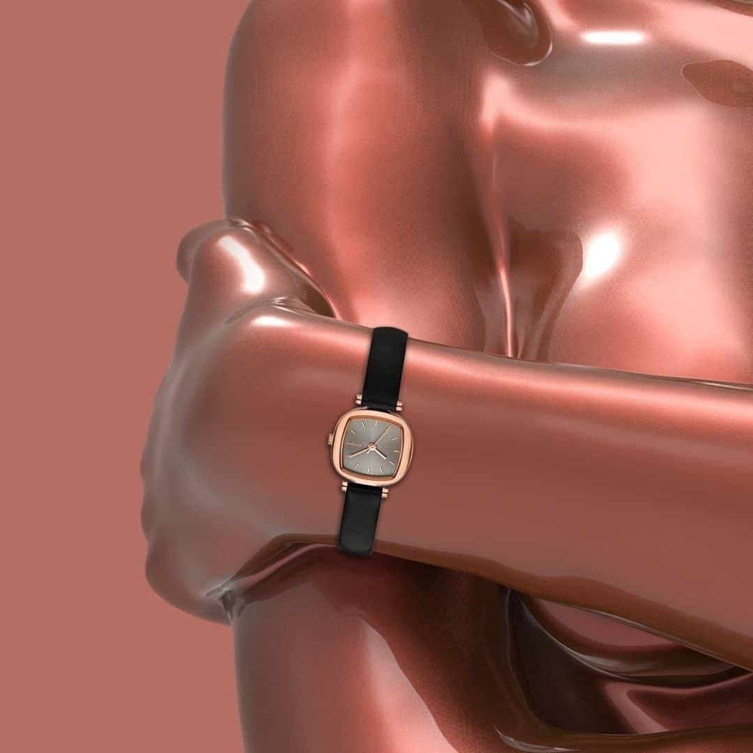 のインスタグラム：「The future is rose gold ✨ This design by @katetheo79 was the perfect match for our Moneypenny! Who needs this watch in their life?   Pic by: @katetheo79 #komono #komonowatches #watchlovers #watchesofinstagram」