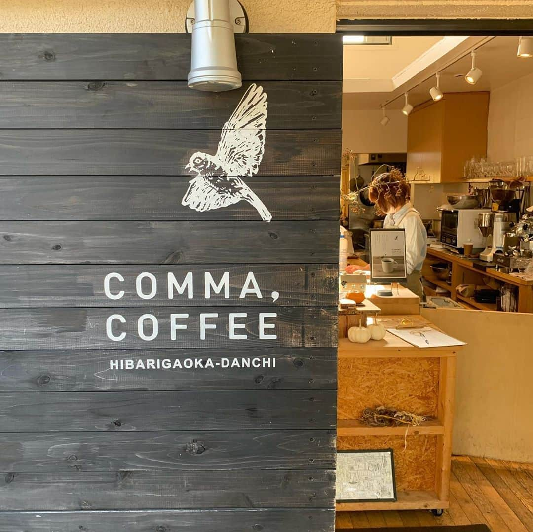 Aiさんのインスタグラム写真 - (AiInstagram)「﻿ 【 COMMA COFFEE／コンマコーヒー 】﻿ ﻿ 約2年半ぶりの訪問٩(´꒳`)۶﻿ ﻿ コンマコーヒーが登場した、﻿ 孤独のグルメSeason８第４話を見ながら﻿ 気分上げて向かいました♪﻿ ﻿ オープン20分前に着いて3組目﻿ (※受付ボード有)﻿ ﻿ ■カステラパンケーキ／900円﻿ ﻿ 絵本に出ててくるスキレットで焼き上げたカステラパンケーキ！﻿ パンケーキの上には大きな無塩バター☘︎﻿ カリふわっの部分も好きだけど、﻿ バターが浸った部分が極上の味わいなのです◝(⁰▿⁰)◜✧﻿ ﻿ オープンするころには10組以上の行列になっていたので、行かれる際は時間に余裕を持って訪問してくださいʕ•ﻌ•ʔฅ﻿ ﻿ また栗平駅徒歩1分の﻿ @cafeandspaceldk でもいただけます☺︎☺︎﻿ ﻿ ﻿ ‥…━━ *‥…━━ *　‥…━━ *　‥…━━ * ﻿ ﻿ COMMA COFFEE﻿ ﻿ 住所：東京都西東京市ひばりが丘3-4-47 HIBARI TERRACE 118 1F﻿ 電話：042-465-1665﻿ 営業時間﻿ 【水〜金】﻿ 11:00〜17:00(16:00L.O)﻿ 【土、日、祝】﻿ 11:00〜18:00(17:00L.O.﻿ 定休日：月曜日、火曜日﻿ ﻿ ‥…━━ *‥…━━ *　‥…━━ *　‥…━━ * ﻿ ﻿ ﻿ #コンマコーヒー #孤独のグルメ #カステラパンケーキ #ぐりとぐらのパンケーキ #ぐりとぐら #ひばりヶ丘カフェ #ひばりヶ丘 #栗平カフェ #パンケーキ #pancakes #ホットケーキ  #カフェ好きな人と繋がりたい #カフェ好き #インスタ探検隊 #東京グルメ #東京カフェ #東京ランチ #東京カフェ巡り #スイーツ巡り #カフェ巡り #カフェ部 #カフェ #カフェスタグラム #teatime #tokyocafe  #cafestagram」11月5日 16時57分 - ai_mahalo