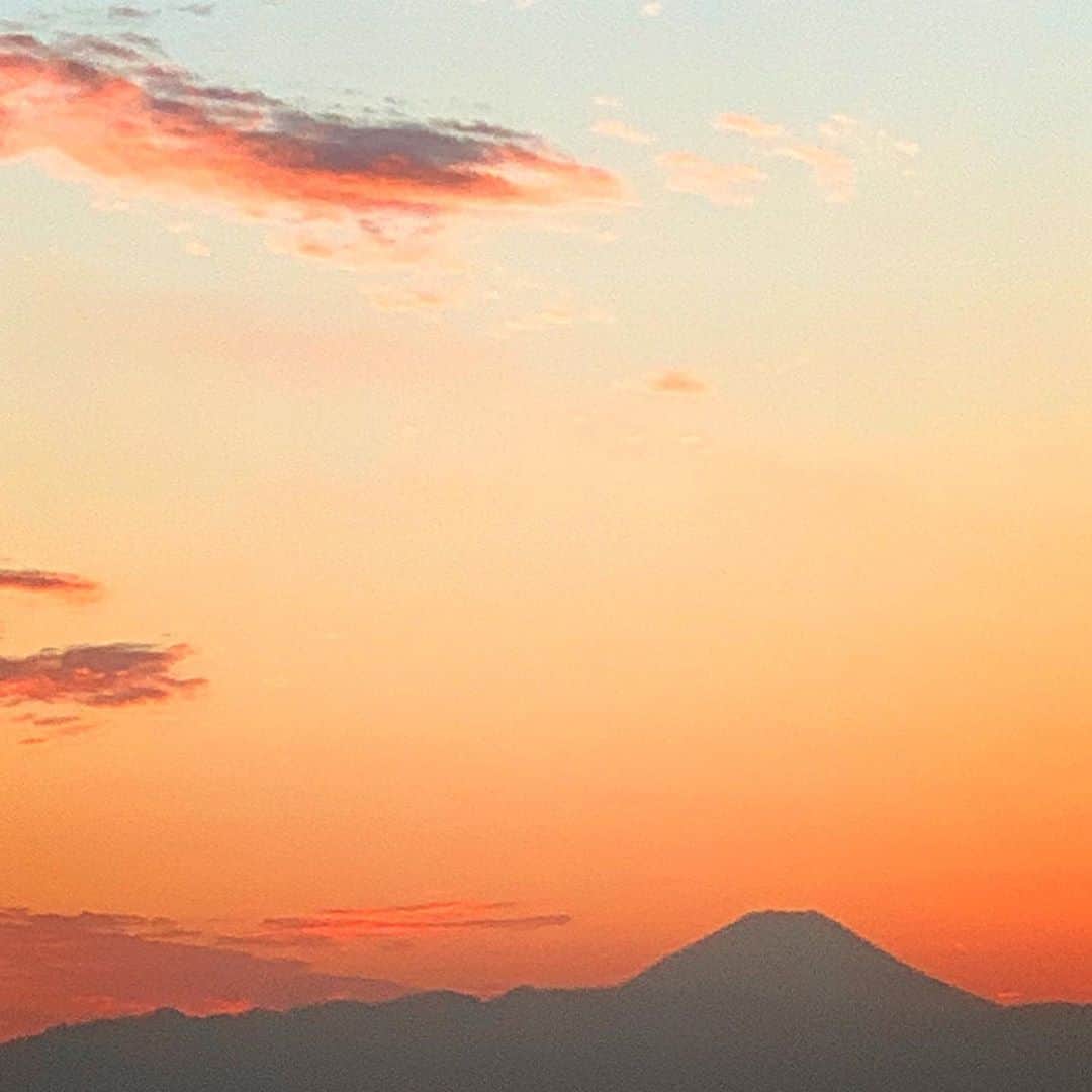 祐真朋樹さんのインスタグラム写真 - (祐真朋樹Instagram)「神々しい富士山。  @aman_tokyo  @stsukezane」11月5日 16時57分 - stsukezane
