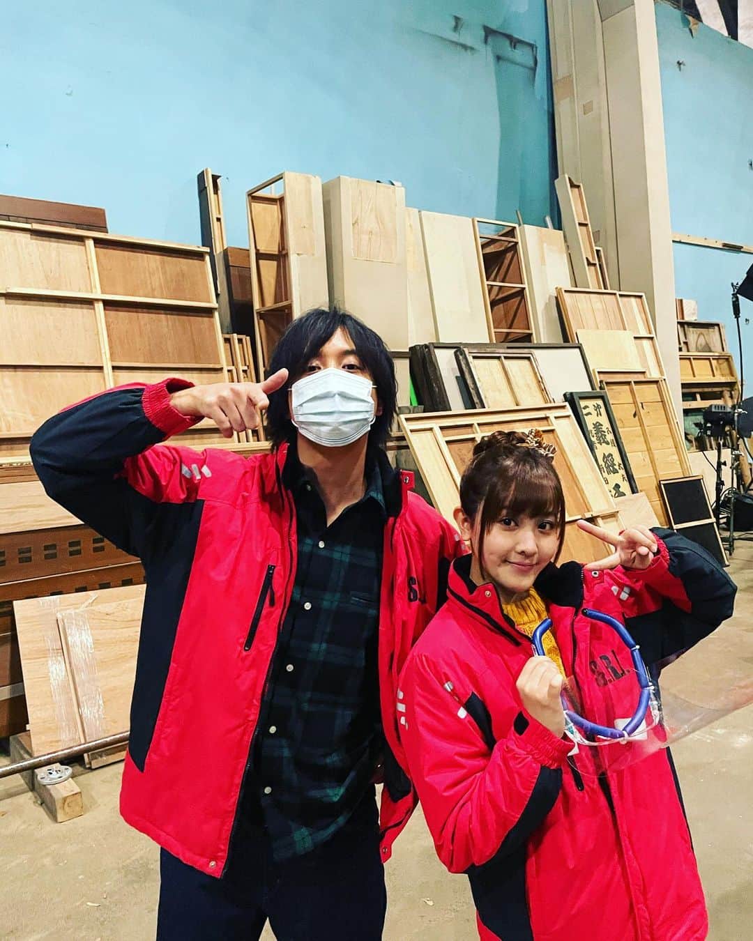 渡部秀のインスタグラム：「本日20時より 『科捜研の女』第3話放送です。  マフラーのジキになって来ましたねぇ  #科捜研は女」