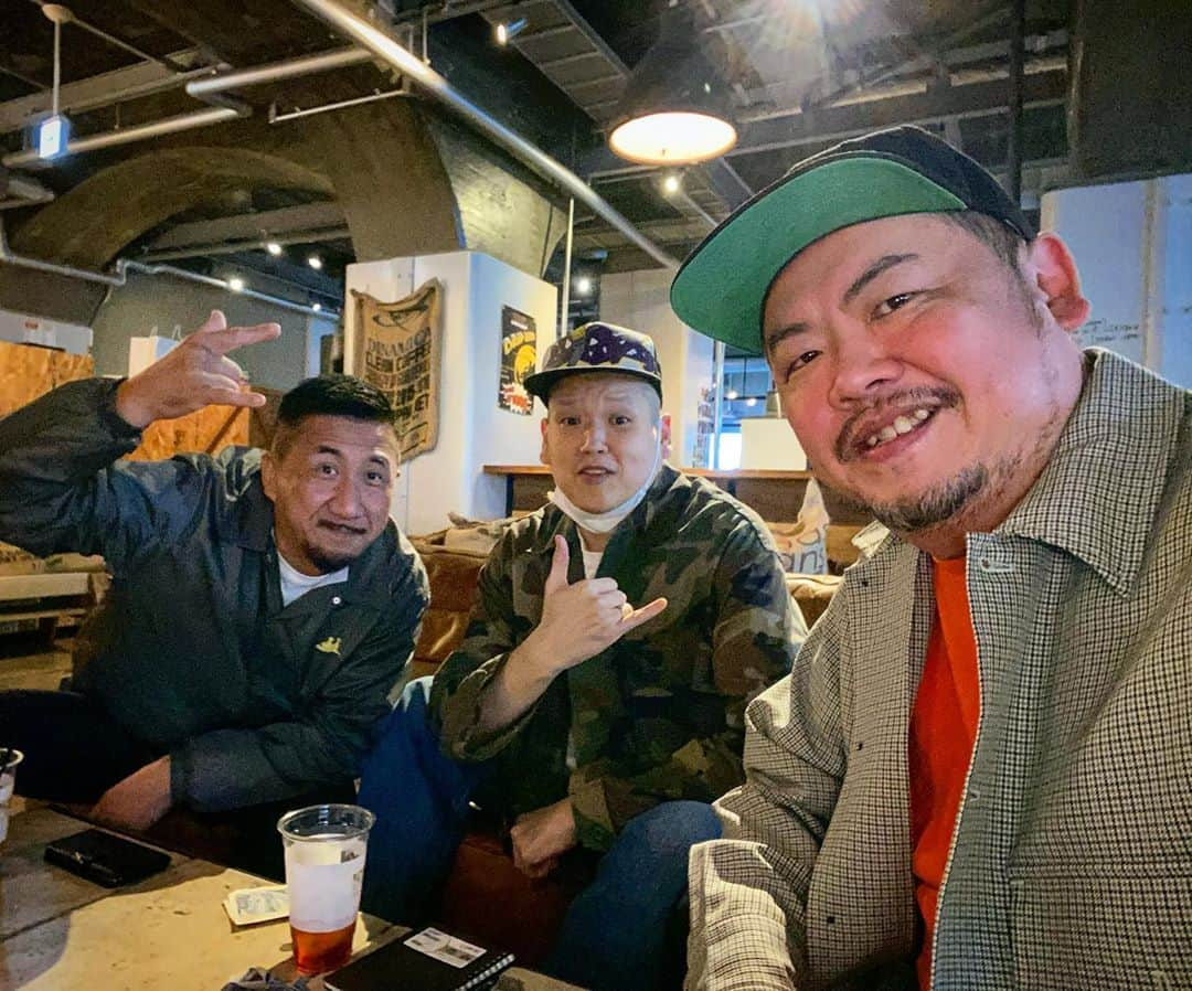 DJ FUKUのインスタグラム：「DJ刃頭さんと457くんと☕️ 楽しい時間をありがとうございました🙏🏻 #刃頭 #djfuku #pococha #名古屋up」