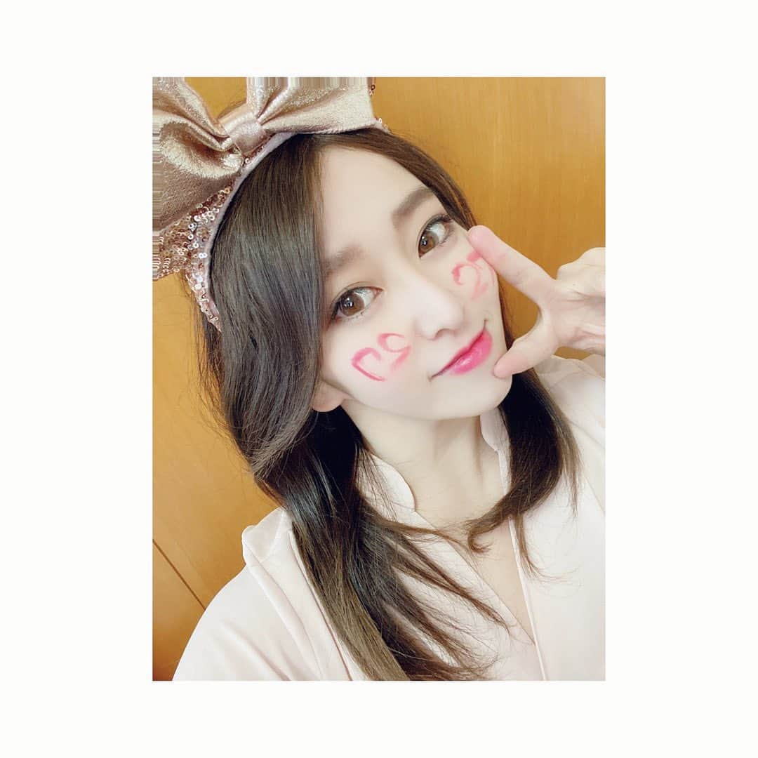 中冨杏子さんのインスタグラム写真 - (中冨杏子Instagram)「.*･ﾟ　.ﾟ･*.🎂.*･ﾟ　.ﾟ･*. . 私事ではございますが 本日11月5日に1つまた大人になりましたっ！ . 27ちゃいです。笑 . 配信でも沢山のお祝いをありがとうございますっ！！！！感無量でございます！！ . このご時世の中ではありますが、 今日を迎えられたこと、 毎日健康に(すぐ壊れるけど) 生かさせてもらえてることが 幸せですっ . 日頃からの 皆様のご声援と お支え、 本当に感謝でいっぱいです。 . そしてなにより、 産んでくれた両親に 心から感謝します✨ . . この1年も 中冨杏子を よろしくお願い致します🙇‍♀️ . . . #26歳ありがとう #27歳もよろしくお願い致します #11月5日 #Mixchannel #ミクチャ #動画配信 #お祝い感謝 #顔に落書き #ちょっとミスった #自分で描くと分からんくなる #生まれた日 #3975グラム #いやデカい #デカベイビー #お母さんありがとう #全ての人に #感謝 #BirthdayGirl #11月生まれの皆様も #おめでとうございます #Happybirthday」11月5日 17時00分 - anko_nakatomi