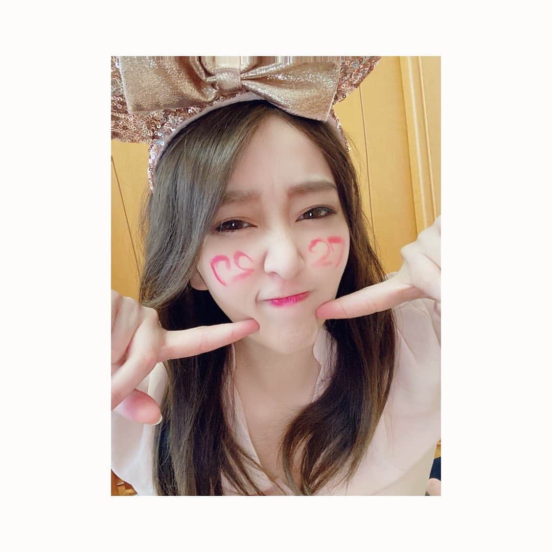 中冨杏子さんのインスタグラム写真 - (中冨杏子Instagram)「.*･ﾟ　.ﾟ･*.🎂.*･ﾟ　.ﾟ･*. . 私事ではございますが 本日11月5日に1つまた大人になりましたっ！ . 27ちゃいです。笑 . 配信でも沢山のお祝いをありがとうございますっ！！！！感無量でございます！！ . このご時世の中ではありますが、 今日を迎えられたこと、 毎日健康に(すぐ壊れるけど) 生かさせてもらえてることが 幸せですっ . 日頃からの 皆様のご声援と お支え、 本当に感謝でいっぱいです。 . そしてなにより、 産んでくれた両親に 心から感謝します✨ . . この1年も 中冨杏子を よろしくお願い致します🙇‍♀️ . . . #26歳ありがとう #27歳もよろしくお願い致します #11月5日 #Mixchannel #ミクチャ #動画配信 #お祝い感謝 #顔に落書き #ちょっとミスった #自分で描くと分からんくなる #生まれた日 #3975グラム #いやデカい #デカベイビー #お母さんありがとう #全ての人に #感謝 #BirthdayGirl #11月生まれの皆様も #おめでとうございます #Happybirthday」11月5日 17時00分 - anko_nakatomi