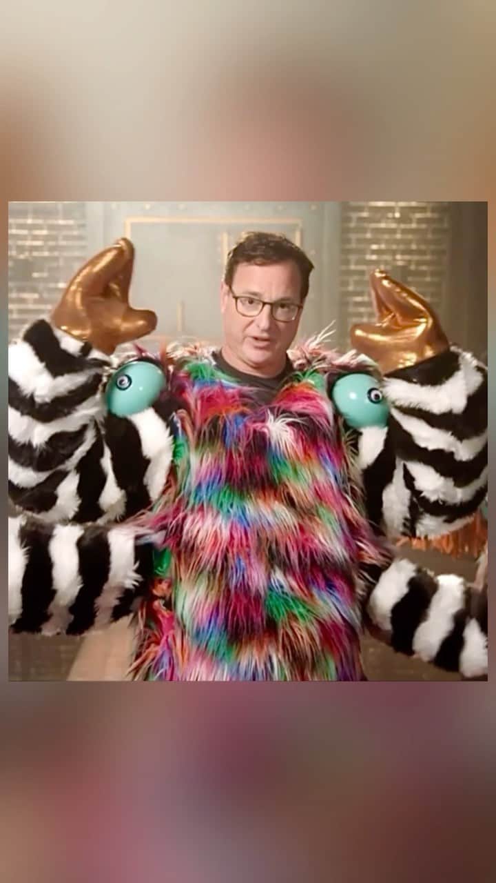 ボブ・サゲットのインスタグラム：「Truly loved being part of #TheMaskedSinger and wearing the full getup of #SquigglyMonsterMask  -Wish I coulda made it another week, but Broccoli brought it!  Thanks to my dear friend @kenjeong and @robinthicke and @nickcannon as well as @nicolescherzinger @jennymccarthy & @mrbradybaby  -Such a great group of artists make this show that so many people love.  I want my Squiggly costume. Well, I don’t want it, but my wife likes me better in it.  So long Squiggly. 👋🏼🦀」