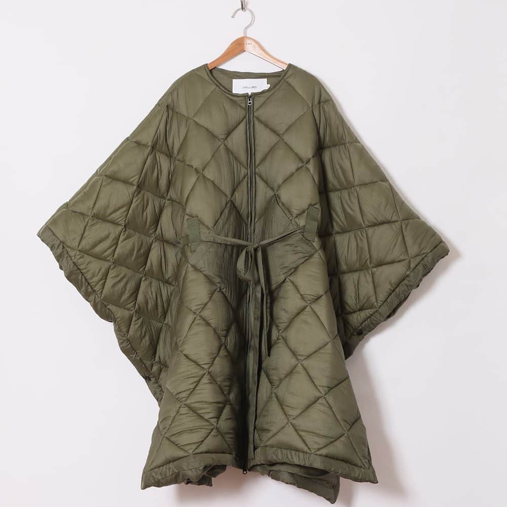のインスタグラム：「《NEW ARRIVAL》HOLIDAY SELECTED ITEM - JOHN MASON SMITH（全6型）- HOLIDAY ONLINE STORE https://holiday-online.jp/  #HOLIDAY_PR #HOLIDAYonlinestore #HOLIDAYselected #OFFICE_HOLIDAY @john_mason_smith」