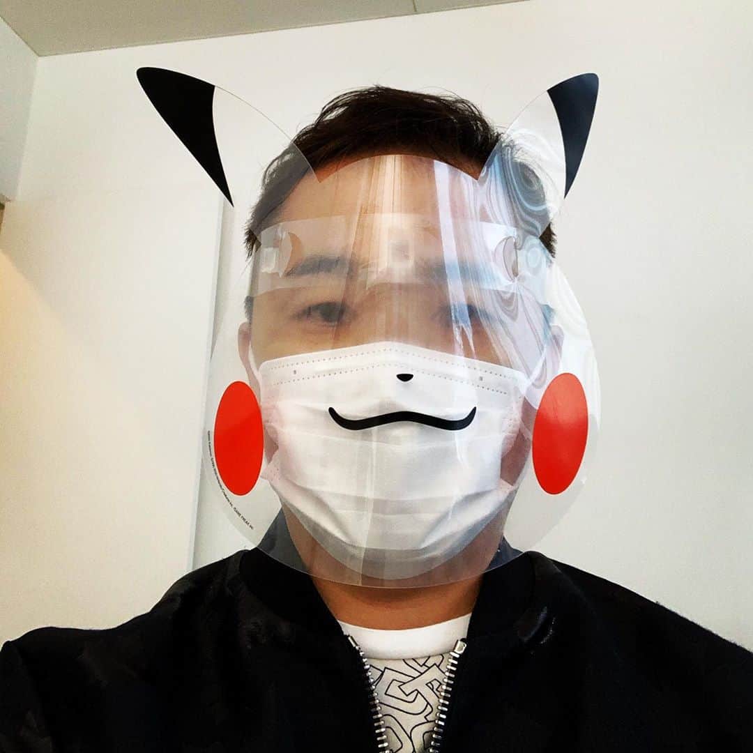 増田順一のインスタグラム：「ピカチュウ式フェイスシールド！ #pokemon #pikachu #ポケモン #ピカチュウ #junichimasuda」