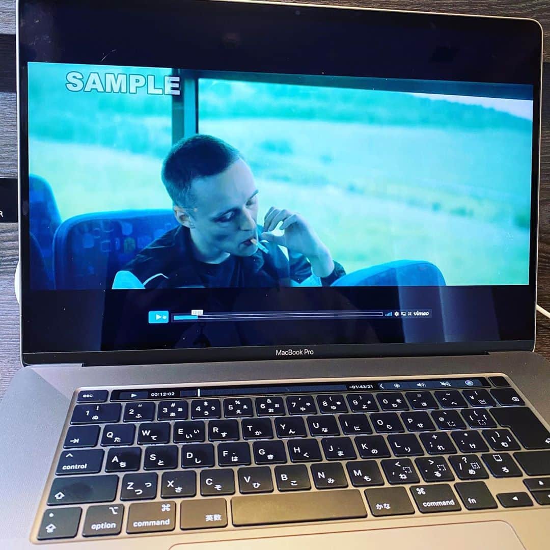 松尾貴史さんのインスタグラム写真 - (松尾貴史Instagram)「2021年1月公開の映画「聖なる犯罪者」をオンラインの試写で鑑賞。  アカデミー賞で、ポン・ジュノ監督「パラサイト」とともに外国映画賞にノミネートされた作品。  素晴らしい作品でした。映画館のスクリーンで観たい。  #映画 #聖なる犯罪者 #ポーランド #フランス」11月5日 17時17分 - kitsch.matsuo