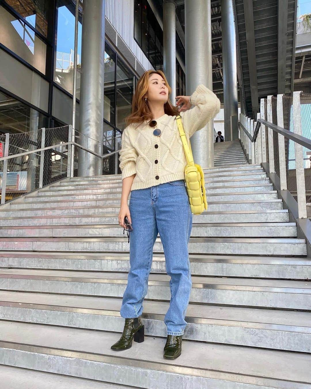 一木美里さんのインスタグラム写真 - (一木美里Instagram)「💛💛💛 まだ新しい渋谷の街に慣れられない😂 knit.denim #nugu bag #bottegaveneta  boots #No6  #fashion#instagood #coordinate #ootd #outfit #fashion #instafashion  #패션 #코디네이트#コーディネート #コーデ #ヌグ#ボッテガヴェネタ」11月5日 17時22分 - misato_ichiki