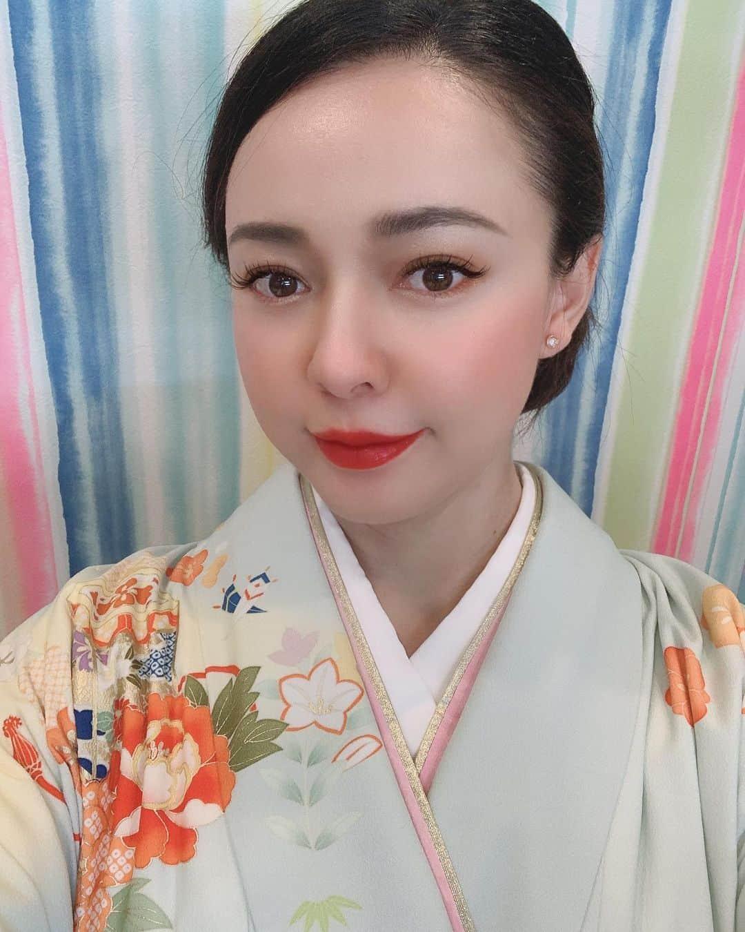 吉田セイラのインスタグラム：「こないだ京都へ家族行事で着物をきたよ👘時間がなくバタバタしていたけど、マツエクはしたかったの😍大阪にも行きつけができて嬉しい😊 大阪では、https://www.instagram.com/airi.eye/ Eyelash salon Irie(アイリー)にいってるよ‼️詳細はそこにのってるよ😍目元がぱっちりで気分もあがるー😍 わたしのは睫毛は、ディープラッシュっていうメニューと ボリュームも間に少しいれてます！！ オープンキャンペーンしてるみたい😍 大阪に来た時は是非😍 LINEからでも予約できます！！ LINE→369adgynで検索したらでます！  場所は扇町駅徒歩1分 天満駅から3分です！ 大阪市北区天神橋4-7-11」