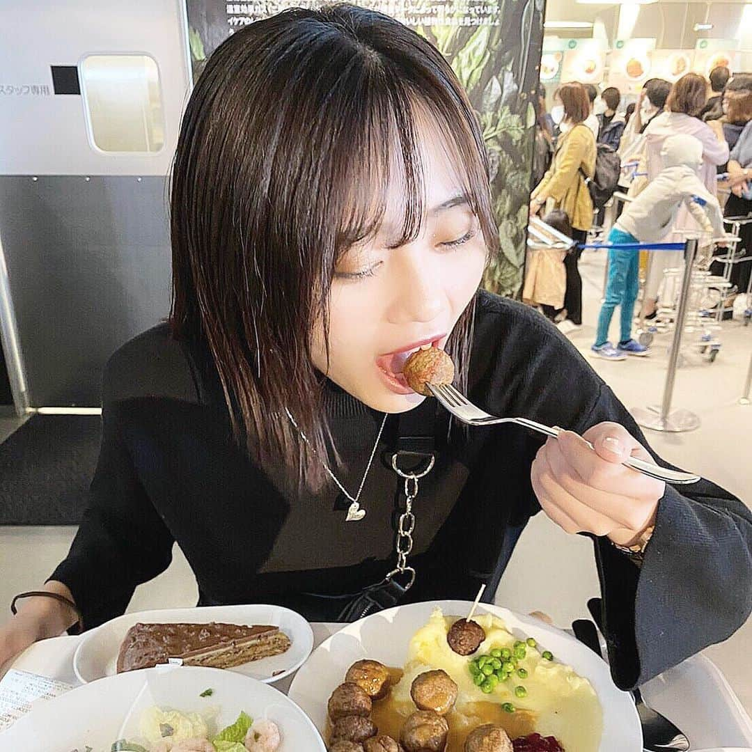 ASUKA（金子明日香）さんのインスタグラム写真 - (ASUKA（金子明日香）Instagram)「. . 夏が終わって食欲が増してきました あぶない😳😳 . . . #ikea #ikeaご飯 #ikeafood」11月5日 8時49分 - 03asuka_horikita13