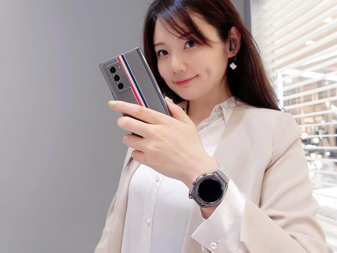 Ayanoのインスタグラム：「全部THOM BROWNE❤️🤍💙 #galaxyzfold2 #galaxyzfold2thombrowneedition #thombrowne」
