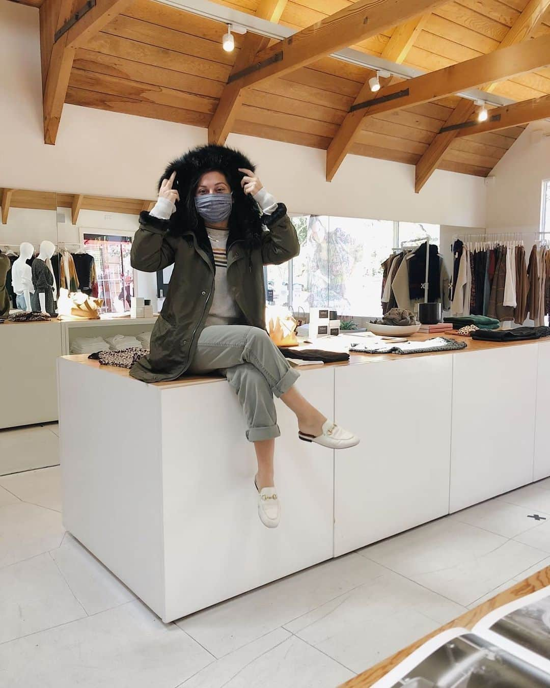 グラハム&スペンサーさんのインスタグラム写真 - (グラハム&スペンサーInstagram)「Meet Mariam, Store Manager of our Brentwood Country Mart location in Los Angeles, CA! She is wearing the Tiffany Parka in Olive.」11月5日 9時13分 - velvettees