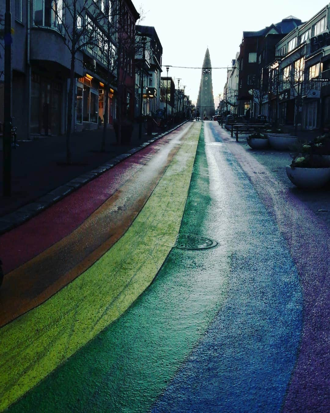 マヌー・ベネットさんのインスタグラム写真 - (マヌー・ベネットInstagram)「This mornings view to Hallsgrimskirkja Cathedral, Reykjavik, Iceland」11月5日 9時21分 - manubennett