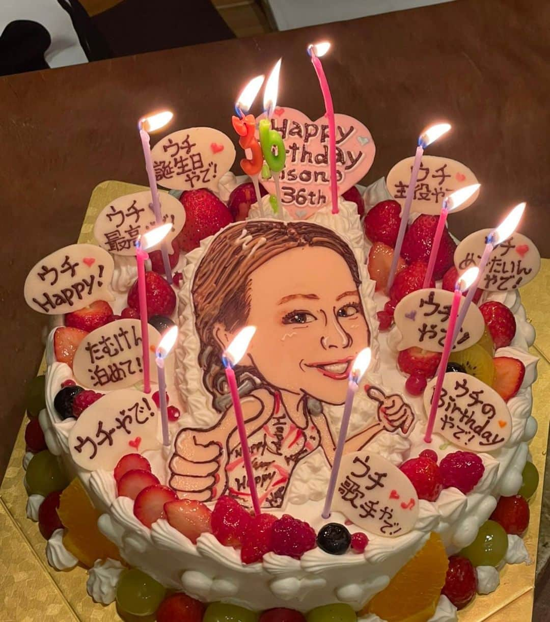 たむらけんじさんのインスタグラム写真 - (たむらけんじInstagram)「misonoの誕生日会🎂 なんか知らんけど最後この服と帽子着せられた🤣  まっ、とにかく36歳おめでちゃ〜‼️  何で着せられたんや？？？  #misono #たむけん #コロナに負けるな #おっさん感えげつないな #こりゃ当分1人やな #こんなオッサン誰が好きになるねん」11月5日 9時22分 - tamuradojou