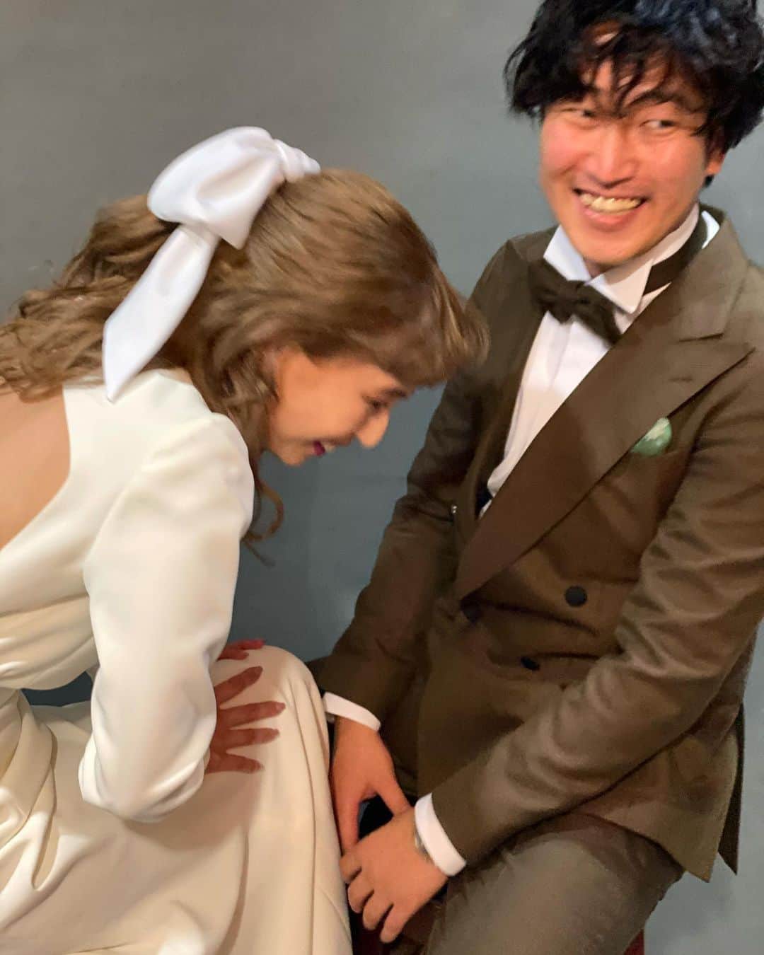 YouAさんのインスタグラム写真 - (YouAInstagram)「. . YouA×RUMI 前撮り・後撮り・フォトウェディング プラン  おふたりとお話ししながら 撮影イメージをつくっていきます。 おふたりのストーリーが現れる写真、 ドレススタイリングとヘアメイクにこだわって プロデュースします . . ＰＬＡＮ&ＰＲＩＣＥ . ＜ドレスプラン＞　¥220,000 お支度〜撮影　約4時間 撮影データ250カット以上　全カットデータ渡し  ＜和装プラン＞ ¥250,000 お支度〜撮影　約4時間 撮影データ250カット以上　全カットデータ渡し  ＜ドレス和装プラン＞ ¥350,000　 お支度〜撮影　約6.5時間 撮影データ500カット以上　全カットデータ渡し  ・撮影打ち合わせ ・ドレススタイリング ・ヘア＆メイク+タッチアップ（ヘアアレンジ含む） ・スタジオまたはロケーション１箇所での撮影 ・フォトグラファー ・ドライブーケ ・スタイリングアクセサリー＆ベール（レンタル）  ＊撮影日に関して 月・火曜(祝日も可能) がメインです その他の曜日の場合はお問合せください  現在は福岡での撮影となります  ＊衣装は持込可能です パートナー提携ショップ　 JUNO天神本店をご紹介  YouA×RUMI 前撮り衣装プラン ドレス+タキシード　￥150,000〜  ドレス・タキシード・和装・紋付プラン　¥180,000〜  ＊2021年　祝日・ゴールデンウィークも 予約承っております。すでに予約済の日もあるため ご希望のお客様はお早めにお問合せくださいませ ［お問合せ］DMまたは📧youa.dressstylist@gmail.com . . . . . . #前撮り #ドレス選び #福岡前撮り #福岡花嫁  #後撮り #結婚式 #花嫁 #ドレス　#スタジオ撮影  #レンタルドレス #タキシード試着 #タキシード選び」11月5日 9時38分 - youa.dressstylist