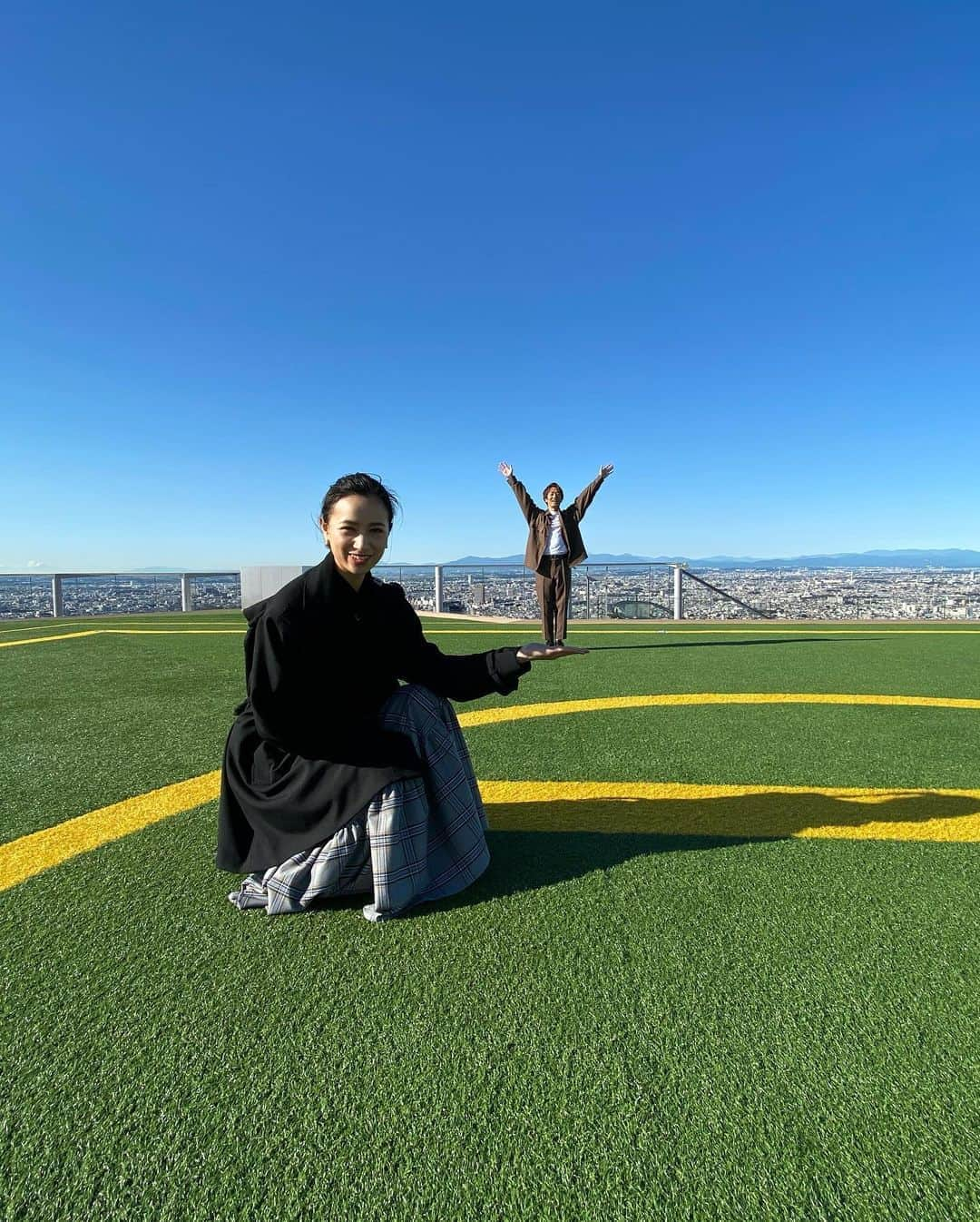 高橋ユウさんのインスタグラム写真 - (高橋ユウInstagram)「OAのお知らせ😍 東京のバズる新スポットを紹介する #東京バズストーリー  MCの士門君 @shimonsmile と一緒に楽しいところに巡りに巡ってきました!! 今の時代を作る豪華ゲストの皆さんと楽しいロケ♡ 昨日はこの撮影でした〜🎉  OAは仙台放送にて 11/28(土)12:00〜12:55です📺 ぜひご覧ください✌︎」11月5日 9時52分 - takahashiyu.official