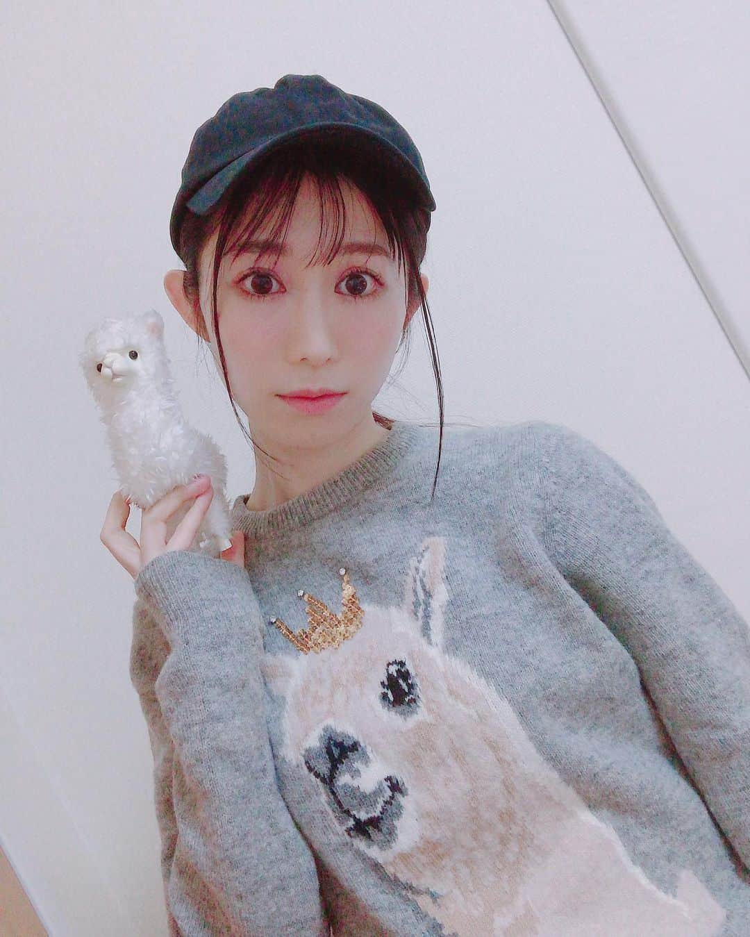 名越涼子さんのインスタグラム写真 - (名越涼子Instagram)「今年も、アルパカの季節がやってきました🦙  一一一一一一一一一一一 #アルパカ#アルパカ牧場  #アルパカ好き#ニット #アルパカニット#何年目 #お気に入り#お気に入りの #捨てられない#love#loveyou」11月5日 9時55分 - nagoshi_ryo