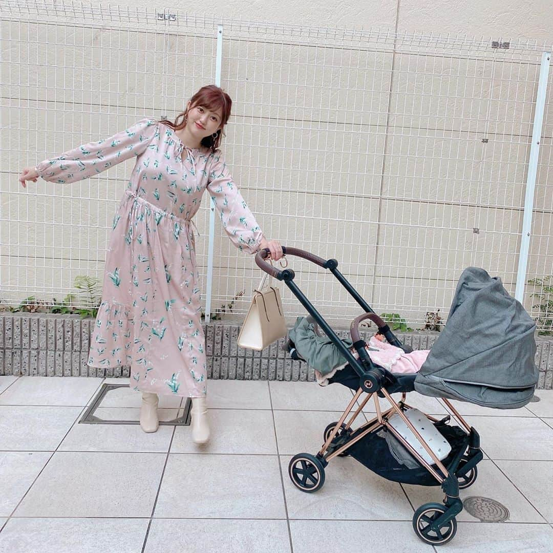 菊地亜美さんのインスタグラム写真 - (菊地亜美Instagram)「. おはようございます🌞🌈 ださめのポーズですみません。笑 昨日は夫の誕生日だったので3人でランチ🍽💛 いつもはディナーだけど、うちのトップに合わせてランチにさせて頂きました🙇‍♀️👶🏻🍼⌚️笑 私服タグ付けしてます✨ うぅ…産後ダイエット時間かけて頑張ります🤐笑」11月5日 10時22分 - amikikuchi0905