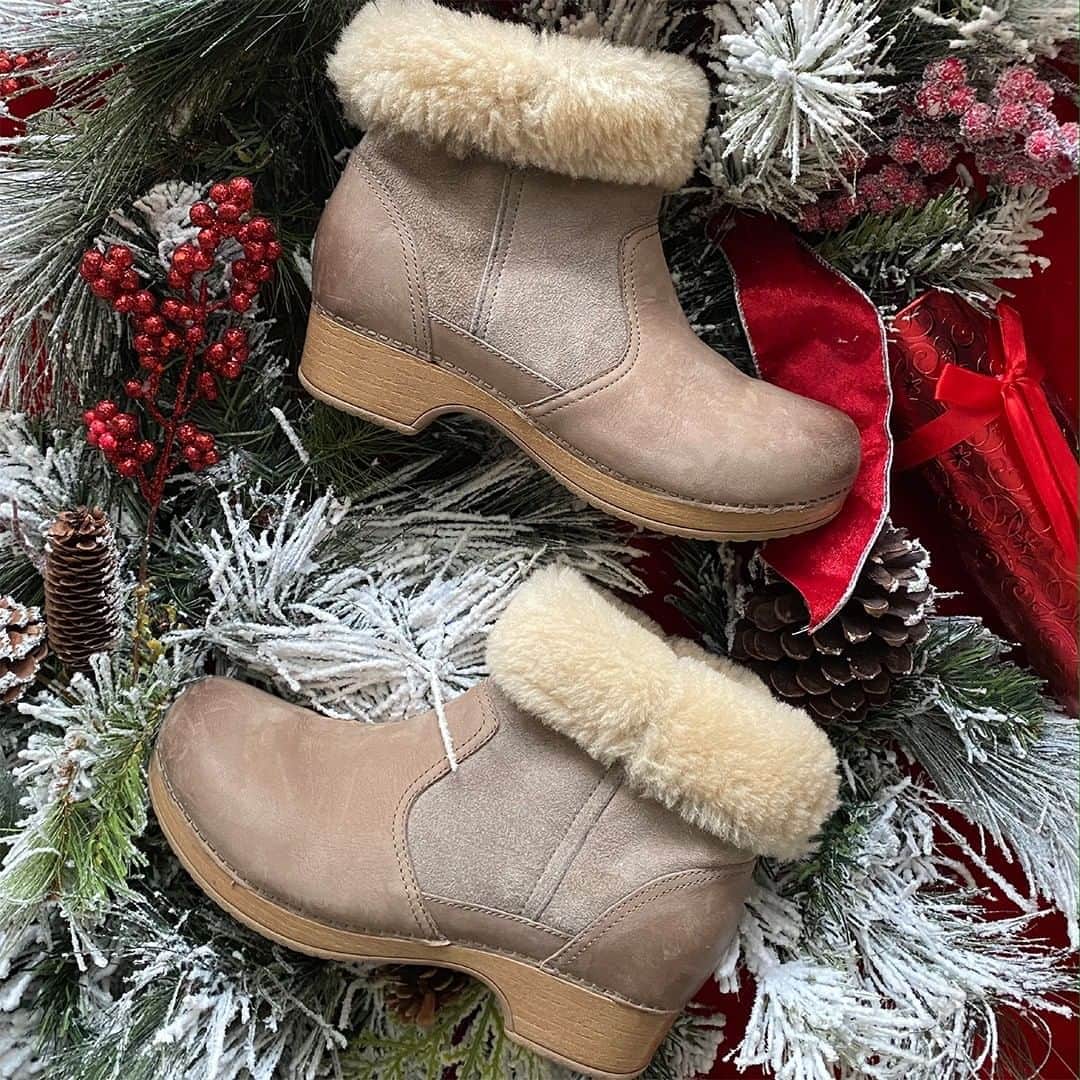 ダンスコのインスタグラム：「For the cozy seekers, and everyone else on your list, our 2020 gift guide is here! Shop on our website now.」