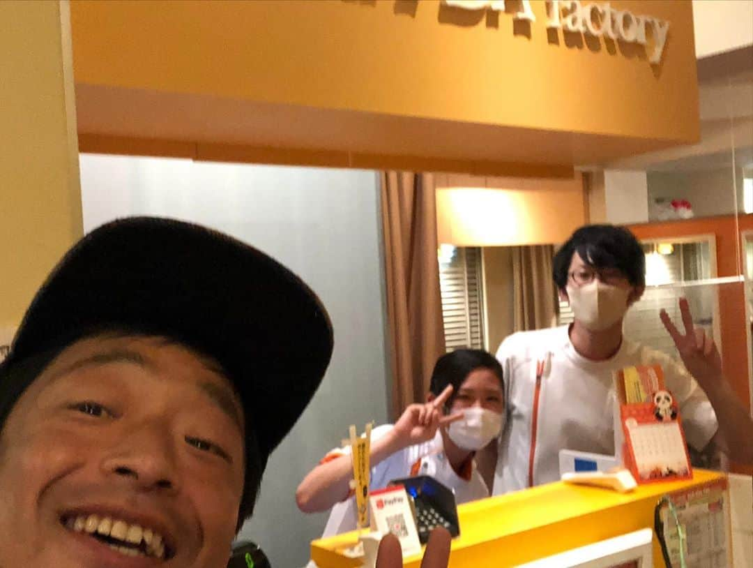 団長安田さんのインスタグラム写真 - (団長安田Instagram)「#カラダファクトリー二子玉川店 #腰痛からの復活　#団長トライアスロン　#団長安田　#安田大サーカス団長　#カラダファクトリーで施されました」11月5日 10時46分 - dancyoyasuda