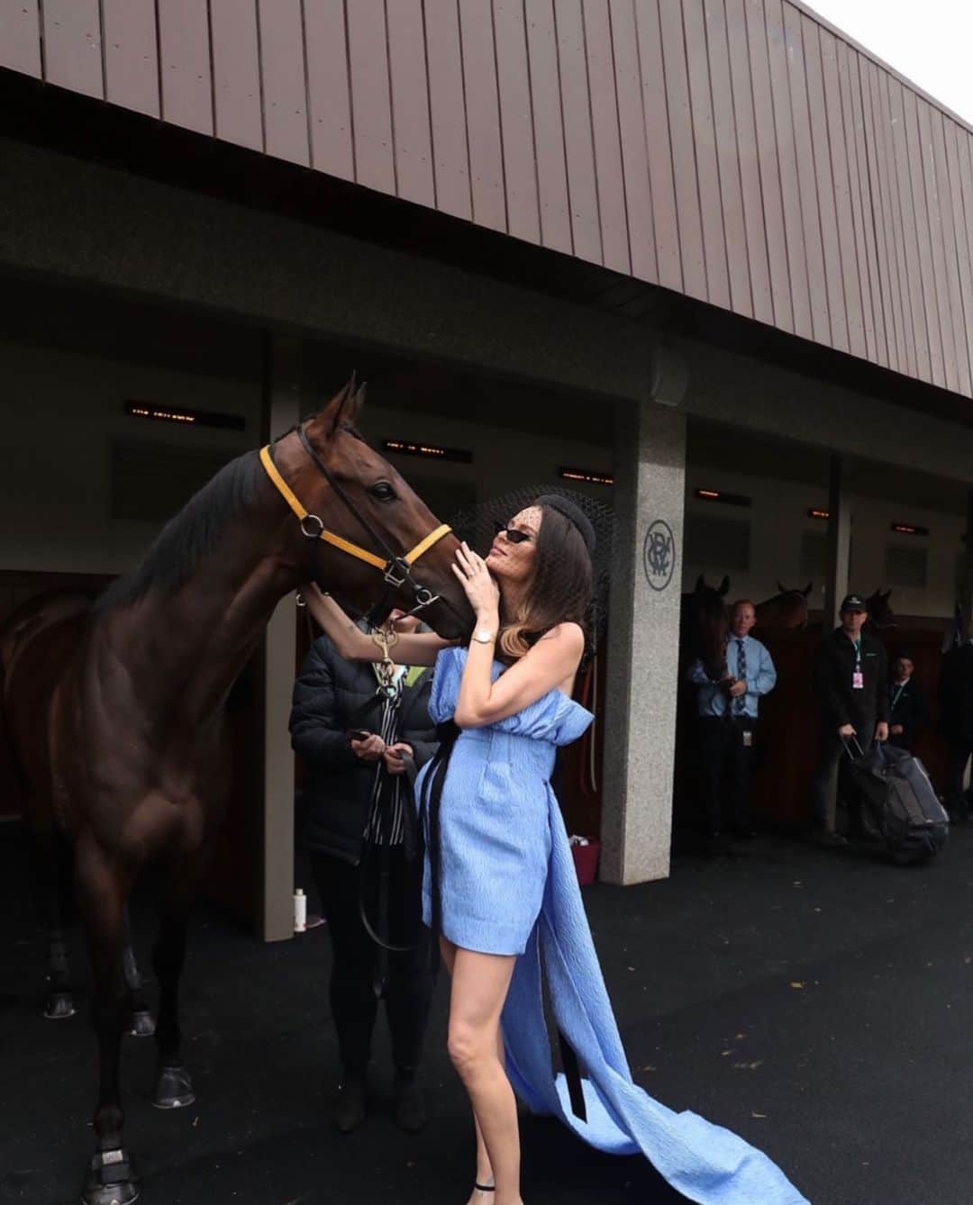 ニコール・トルンフィオのインスタグラム：「#tb to Kennedy Oaks Day last year with my little baby bump 👶🏽🤰🏻& this beauty 🐎 The Melbourne Cup Carnival has always been a highlight of mine and even though I won't be in Australia to celebrate, I'll still be tuning in and celebrating from afar! To my fellow Aussies in the US, you can tune in via CBC Sport. #LoveCupWeek #OaksDay @FlemingtonVRC」