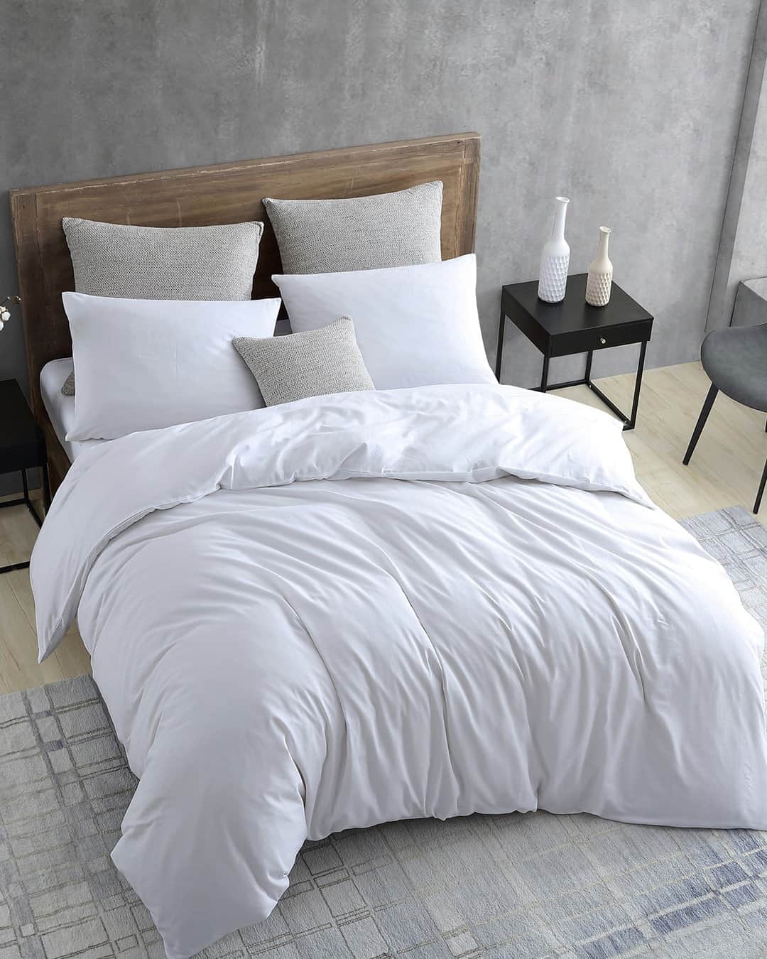 ケネスコールのインスタグラム：「Due to current events, our bedding looks even more inviting right now. So, find comfort in our latest duvet sets and keep the dream alive. #YetMoreCoverage #FallStyle #KeepOnDreaming  When you shop at KennethCole.com, we’ll donate to The New York Public Library in support of The Harry Belafonte Black Liberation Speaker Series. Info link in bio.」