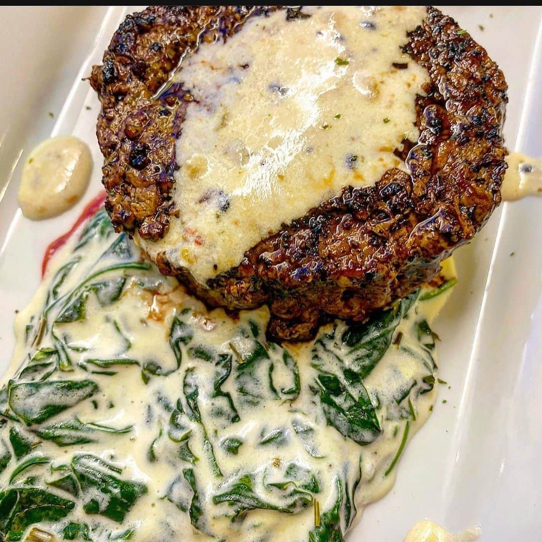 Flavorgod Seasoningsさんのインスタグラム写真 - (Flavorgod SeasoningsInstagram)「Pinwheel steaks with creamed spinach and sea salt and black truffle risotto 🤤🤤 topped with an everything goat cheese sauce 🤤🤤🤤 by customer  using FlavorGod Garlic Lovers Seasoning!!⁠ -⁠ KETO friendly flavors available here ⬇️⁠ Click link in the bio -> @flavorgod⁠ www.flavorgod.com⁠ -⁠ DM @platesbykandt FOR RECIPE 😋⁠ -⁠ @riceselect Arborio rice⁠ @flavorgod garlic lovers⁠ @kroger steaks⁠ @simpletruth4u baby spinach⁠ @vermontcreamery everything goat cheese⁠ @murrayscheese Asiago⁠ -⁠ Flavor God Seasonings are:⁠ 💥ZERO CALORIES PER SERVING⁠ 🔥0 SUGAR PER SERVING ⁠ 💥GLUTEN FREE⁠ 🔥KETO FRIENDLY⁠ 💥PALEO FRIENDLY⁠ -⁠ #food #foodie #flavorgod #seasonings #glutenfree #mealprep #seasonings #breakfast #lunch #dinner #yummy #delicious #foodporn」11月5日 11時01分 - flavorgod