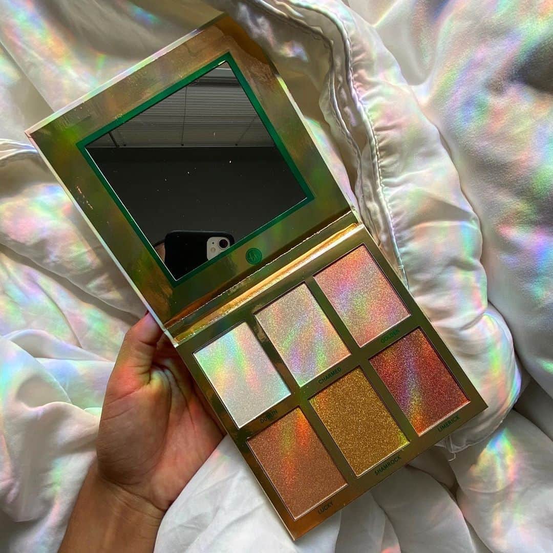 BH Cosmeticsさんのインスタグラム写真 - (BH CosmeticsInstagram)「Get golden hour every hour with our Illuminating in Ireland highlighter palette - now 25% off on our site!! 🍀 #bhcosmetics  📸: @genaaaai」11月5日 11時01分 - bhcosmetics